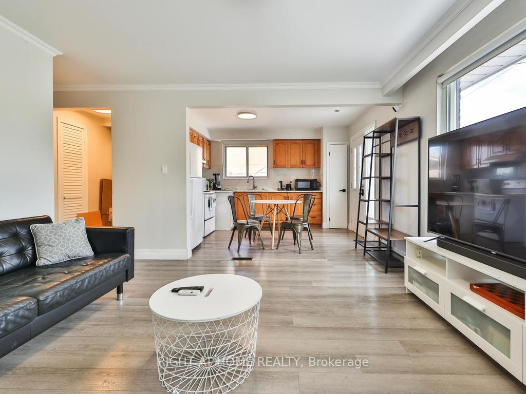 Photo 3 of 3174 Weston Road, North York, Humbermede — HOMEH