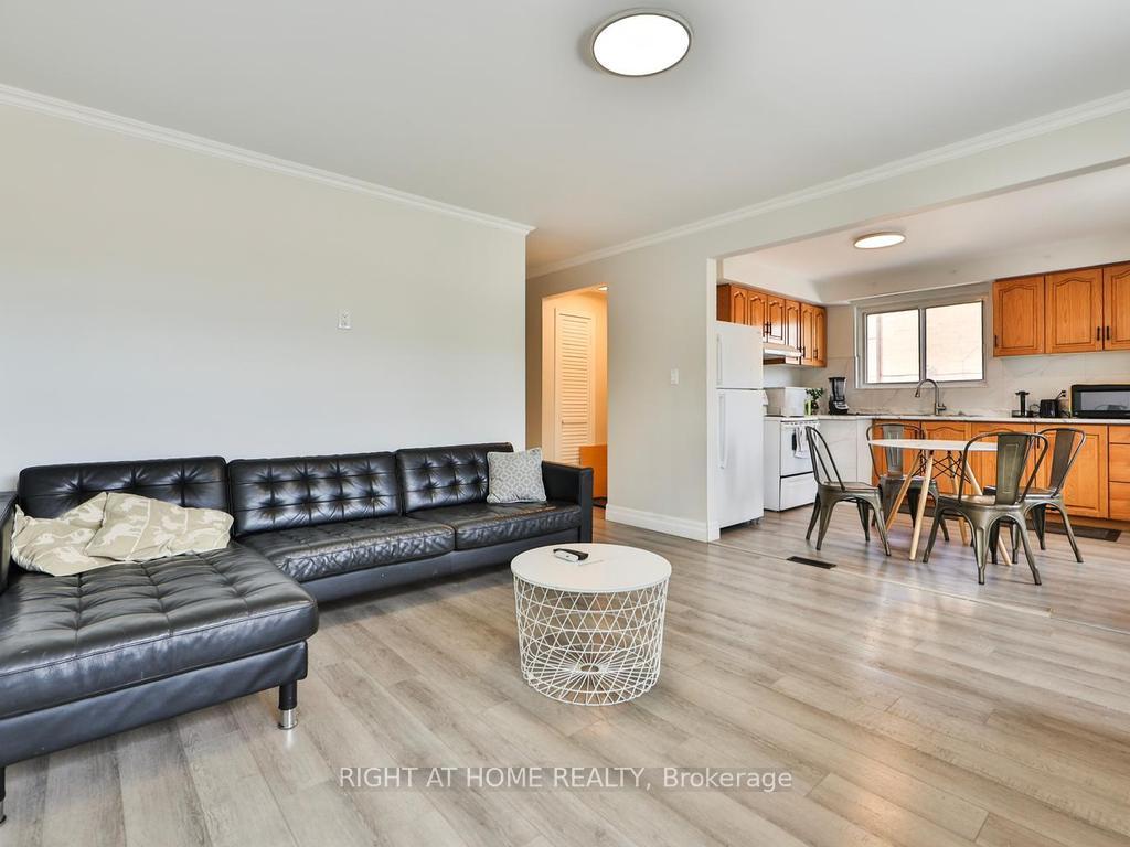 Photo 4 of 3174 Weston Road, North York, Humbermede — HOMEH