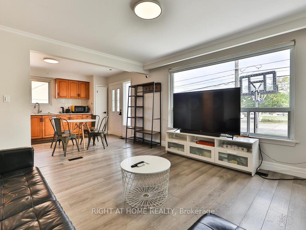 Photo 5 of 3174 Weston Road, North York, Humbermede — HOMEH