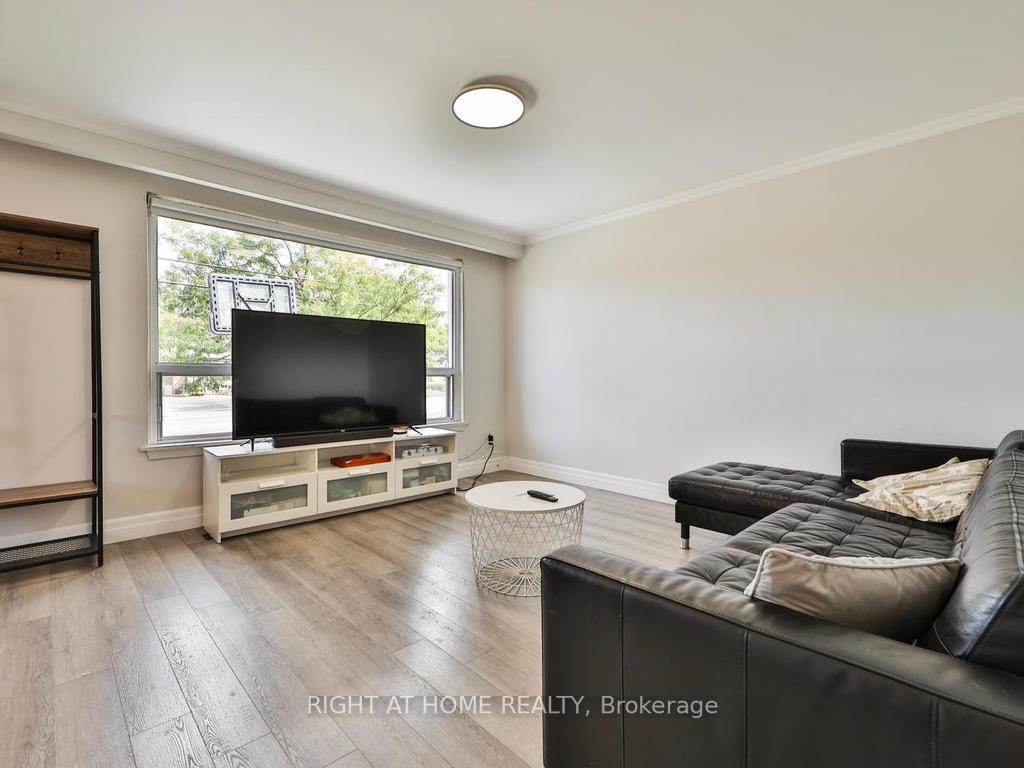 Photo 6 of 3174 Weston Road, North York, Humbermede — HOMEH