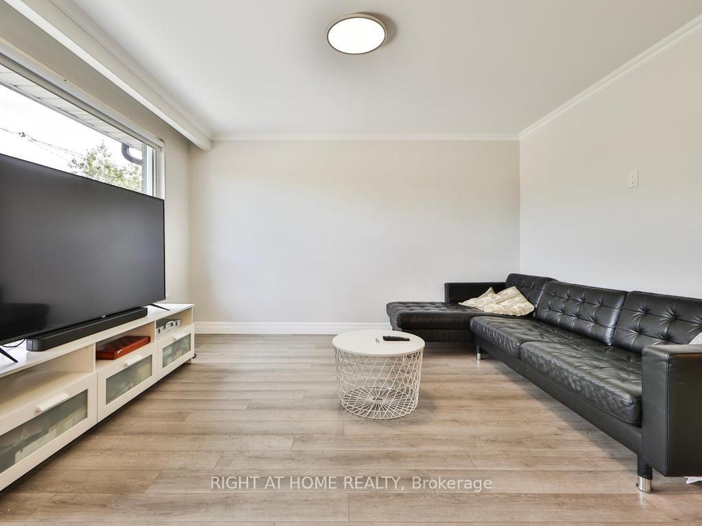 Photo 7 of 3174 Weston Road, North York, Humbermede — HOMEH