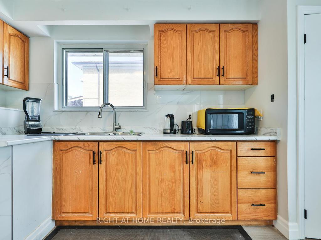 Photo 11 of 3174 Weston Road, North York, Humbermede — HOMEH