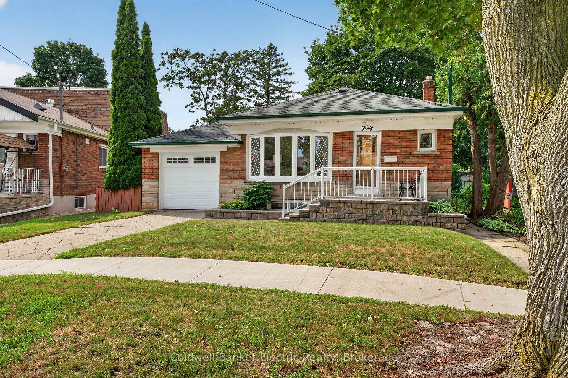 Photo 2 of 40 Wortham Drive, Scarborough, Woburn — HOMEH