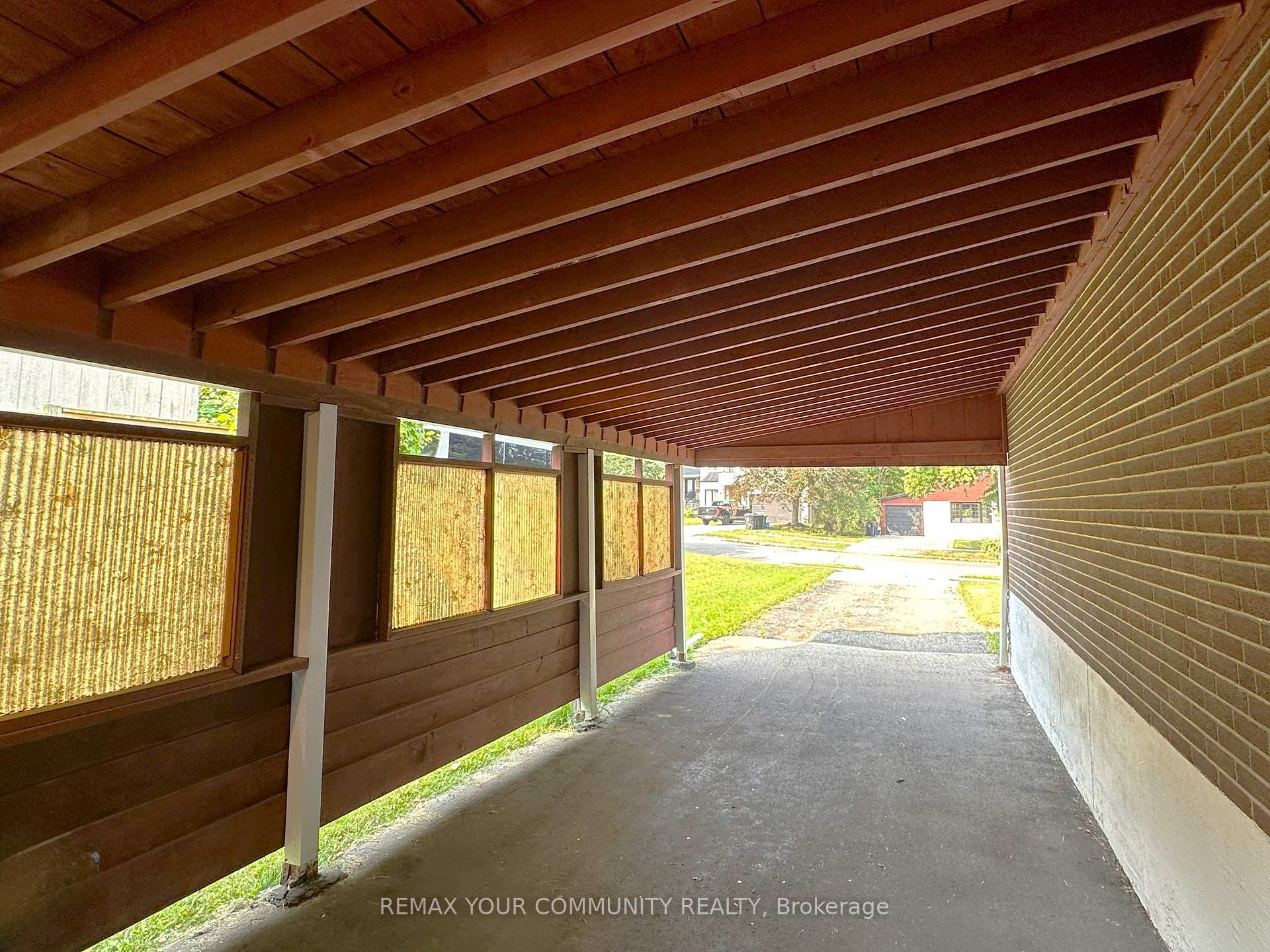 Photo 2 of 15 Resolution Crescent, North York, Hillcrest Village — HOMEH