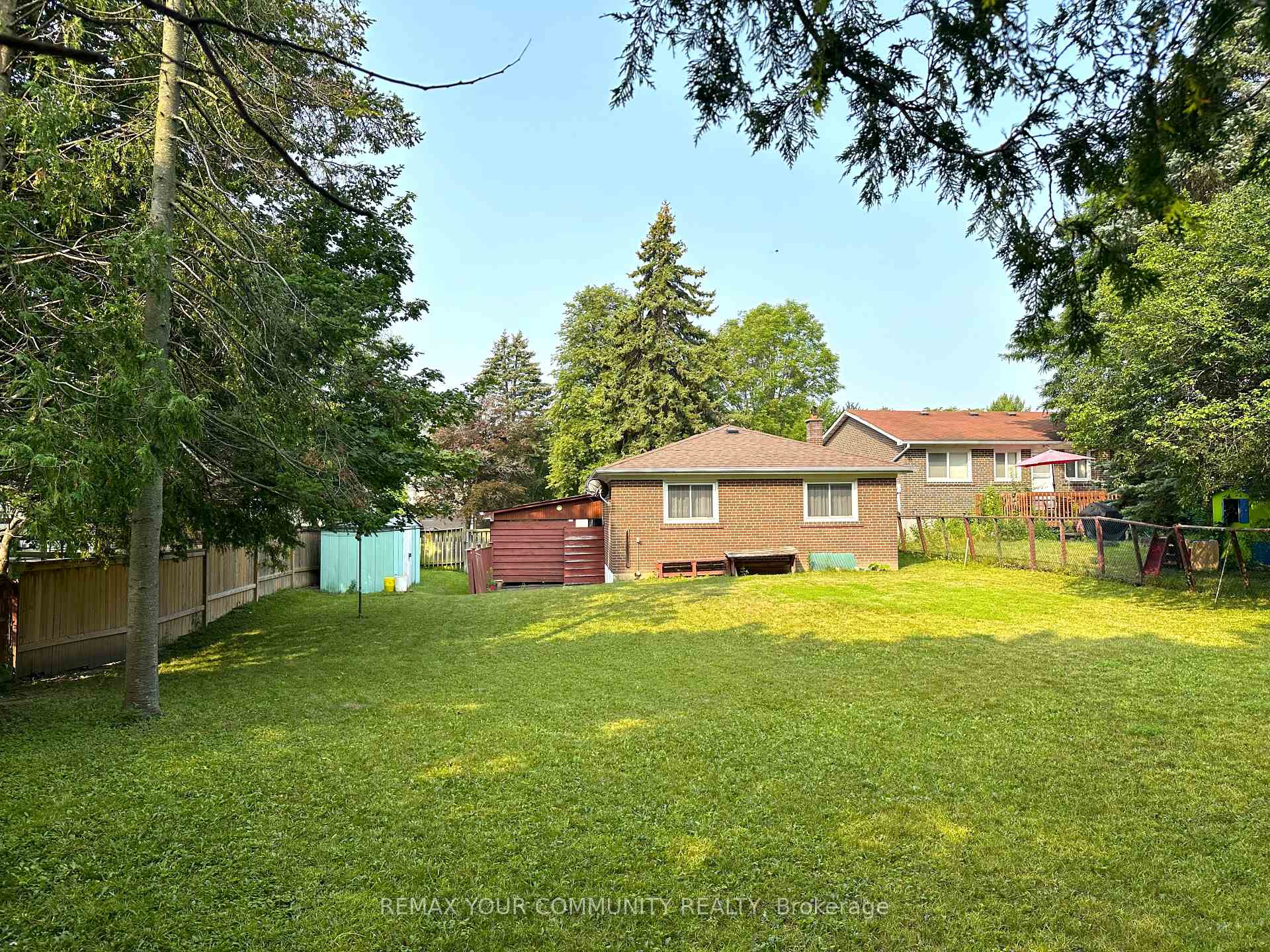Photo 3 of 15 Resolution Crescent, North York, Hillcrest Village — HOMEH