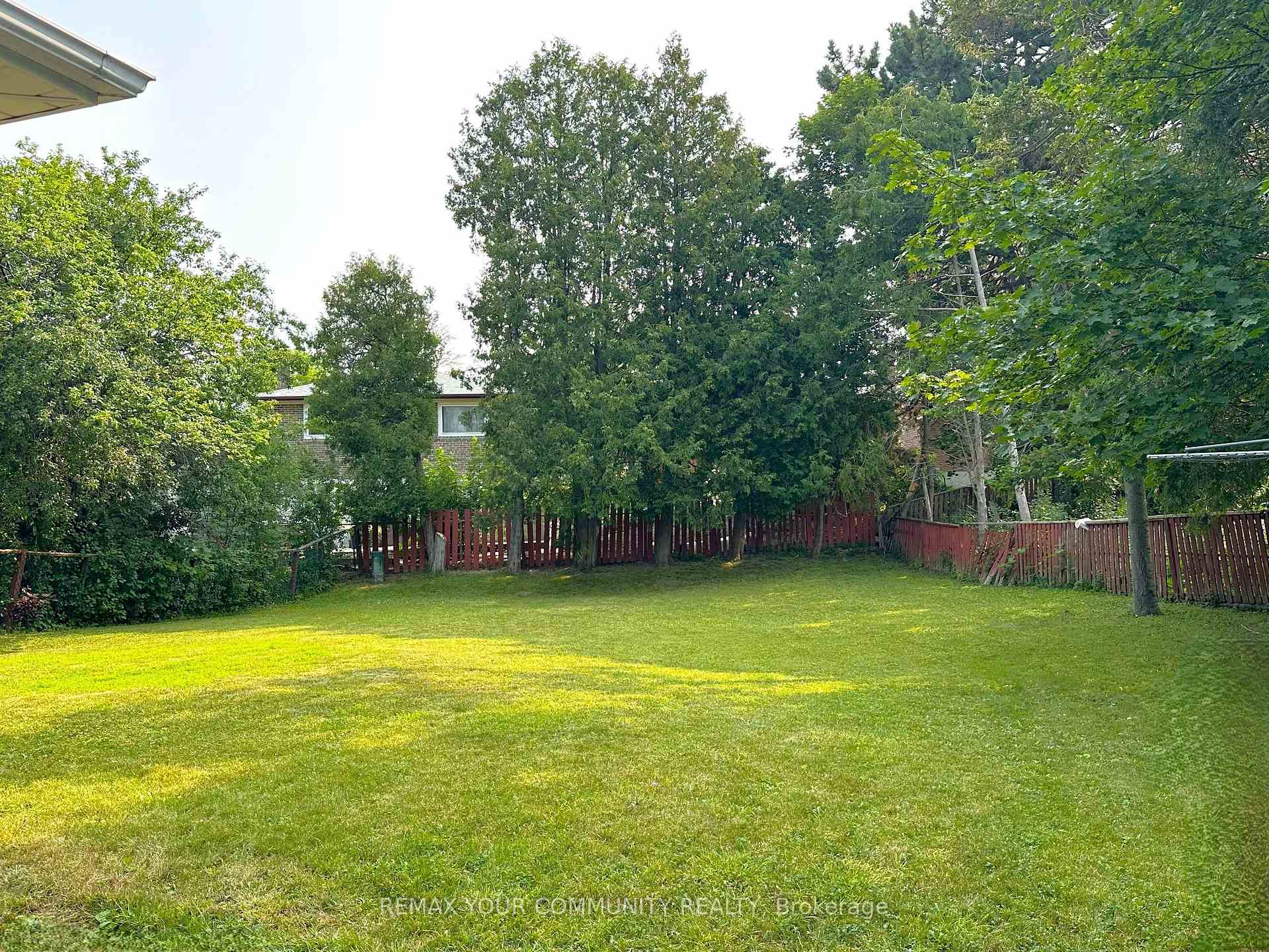 Photo 4 of 15 Resolution Crescent, North York, Hillcrest Village — HOMEH