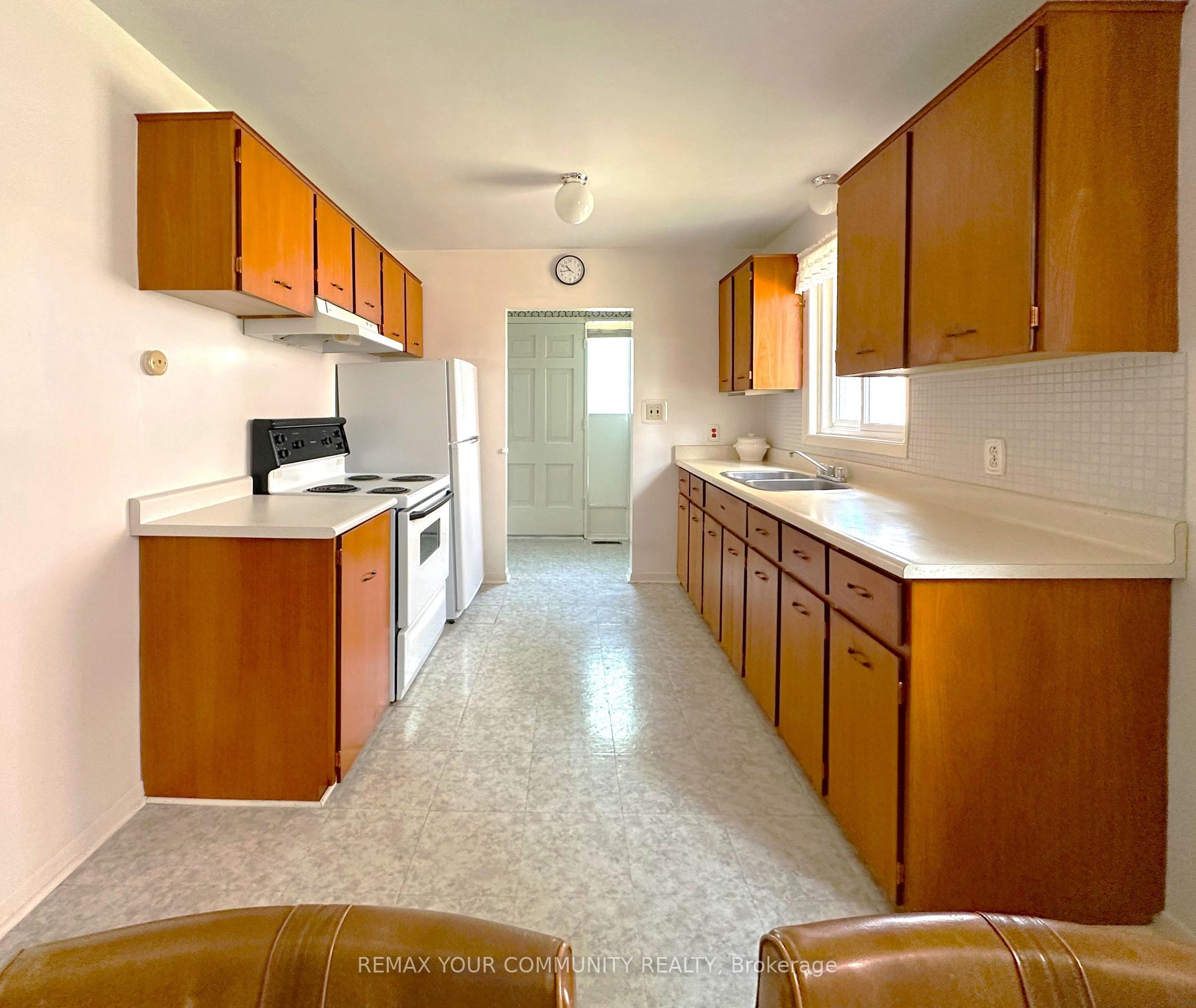 Photo 5 of 15 Resolution Crescent, North York, Hillcrest Village — HOMEH