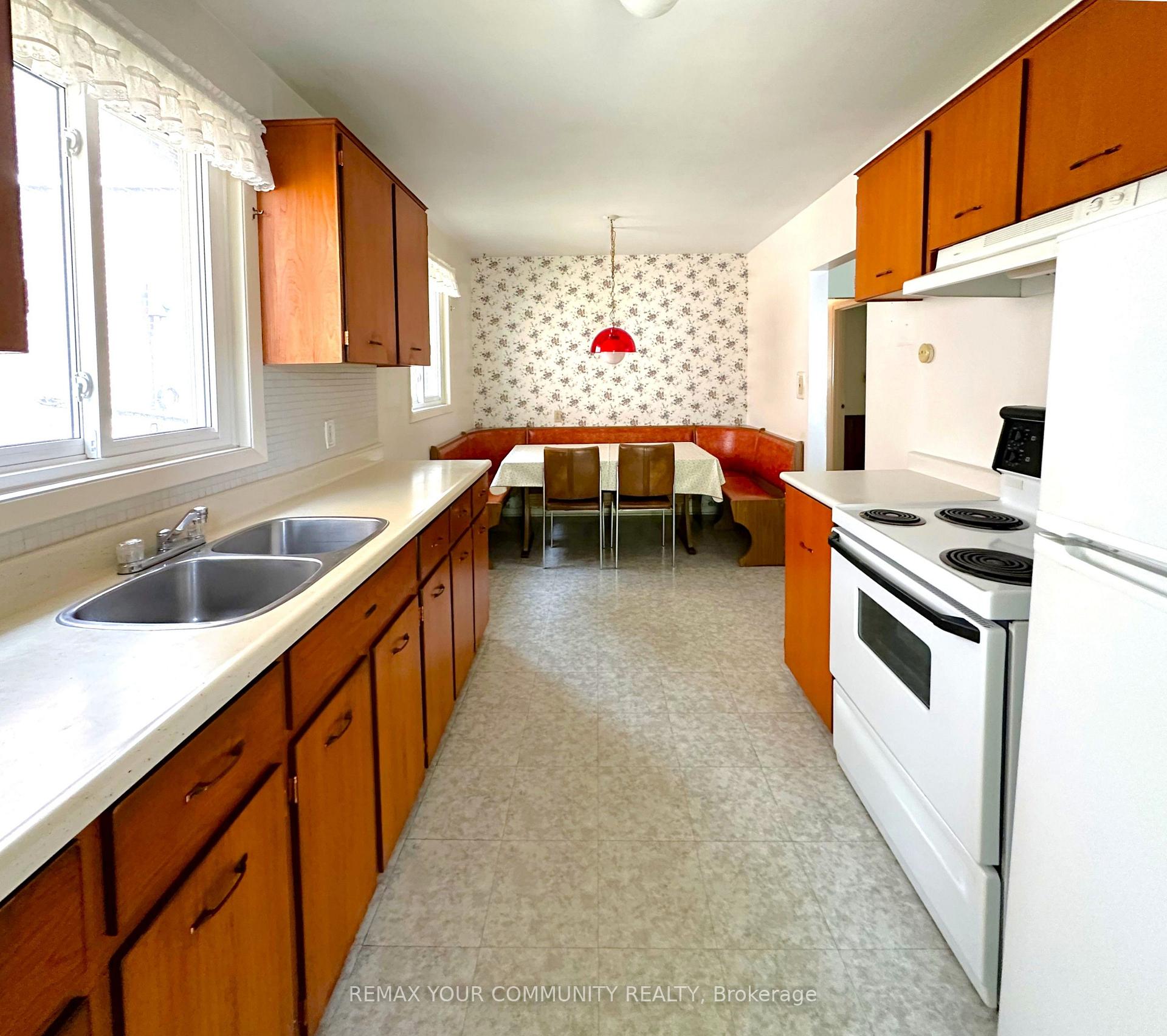 Photo 7 of 15 Resolution Crescent, North York, Hillcrest Village — HOMEH