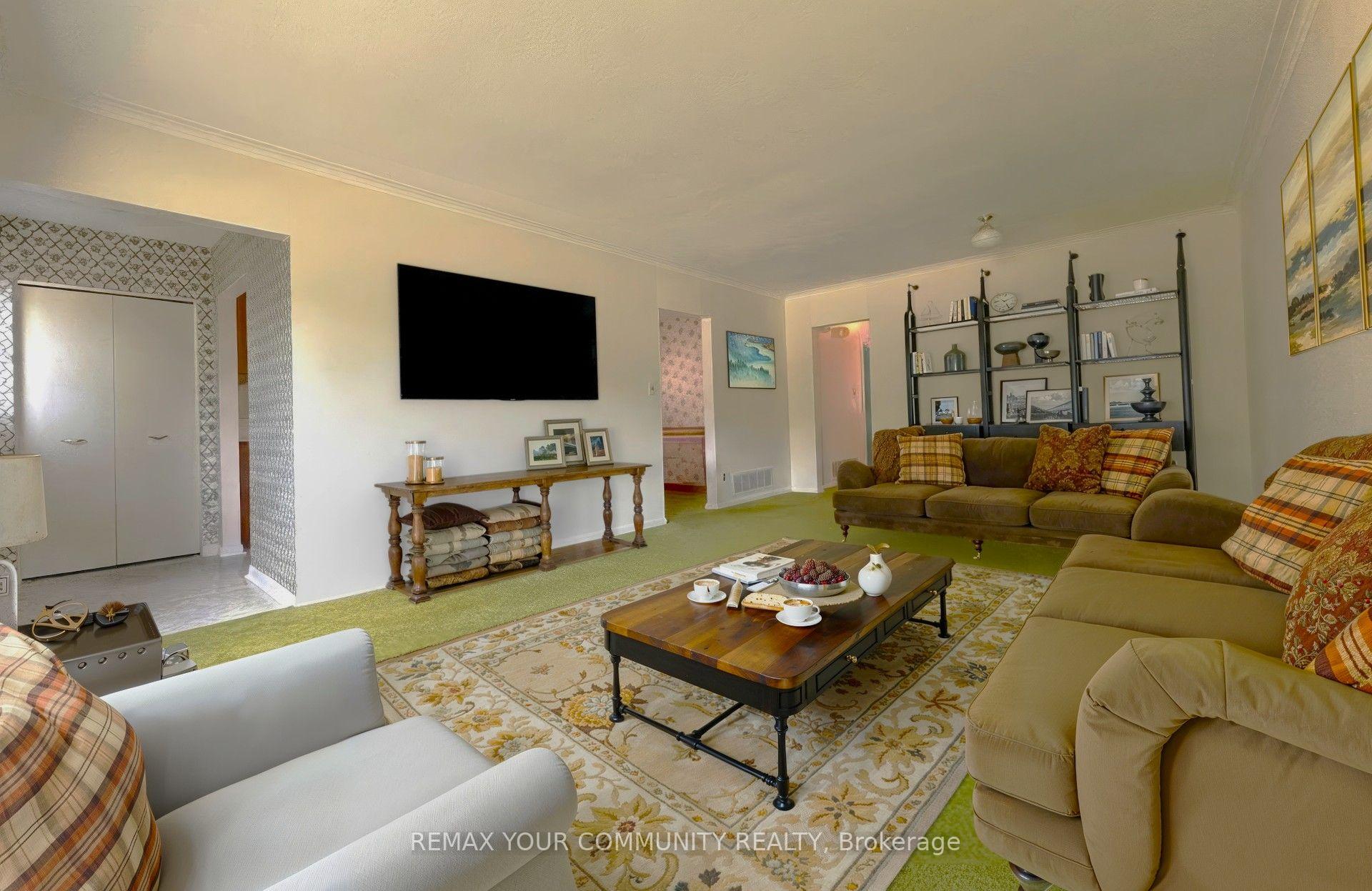 Photo 8 of 15 Resolution Crescent, North York, Hillcrest Village — HOMEH