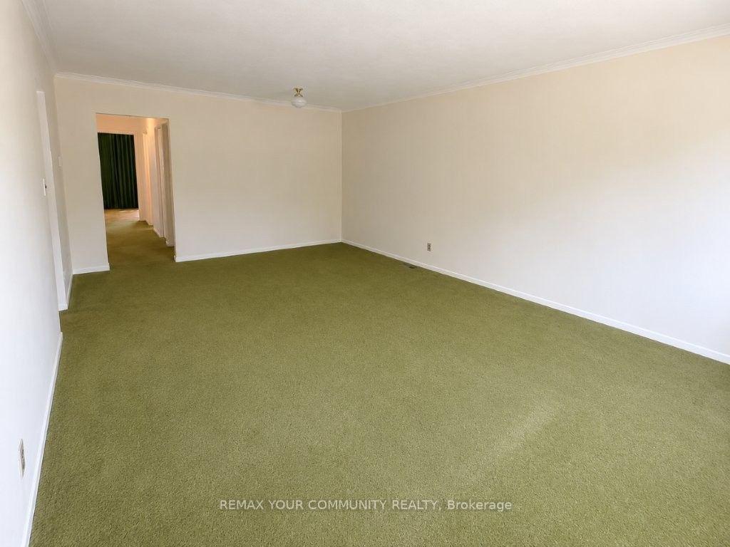 Photo 9 of 15 Resolution Crescent, North York, Hillcrest Village — HOMEH