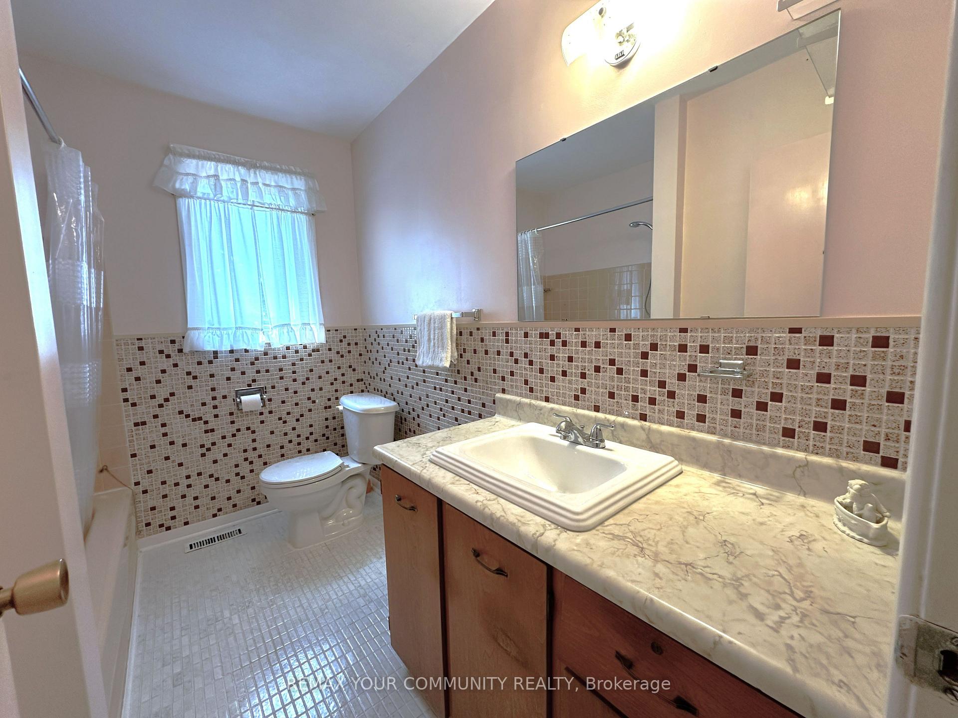 Photo 14 of 15 Resolution Crescent, North York, Hillcrest Village — HOMEH