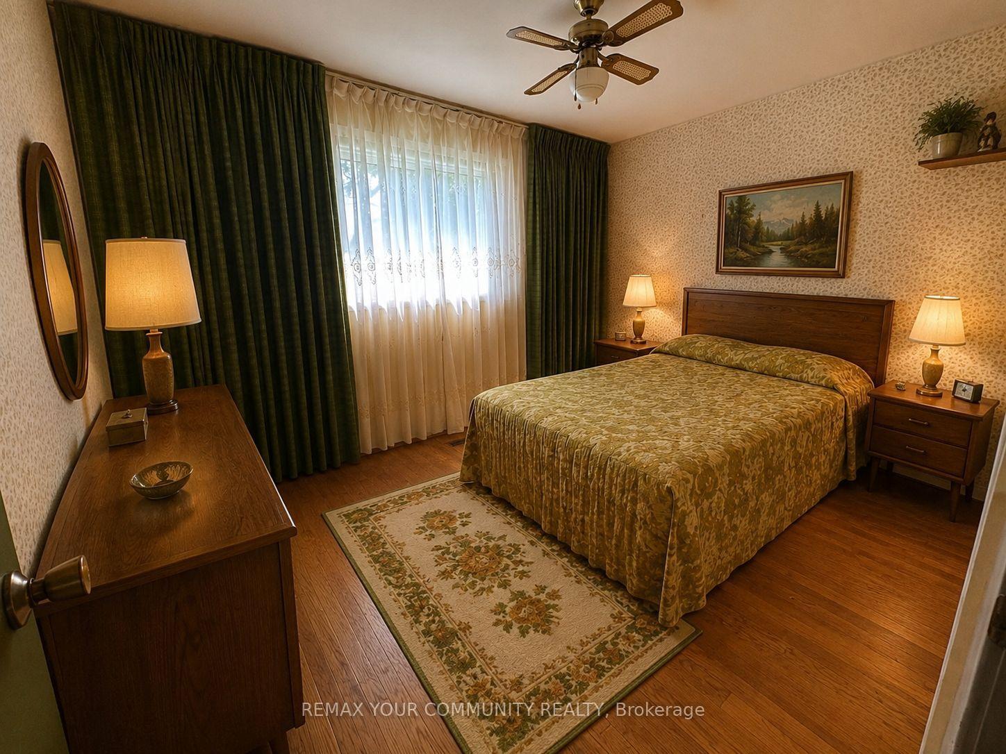 Photo 17 of 15 Resolution Crescent, North York, Hillcrest Village — HOMEH
