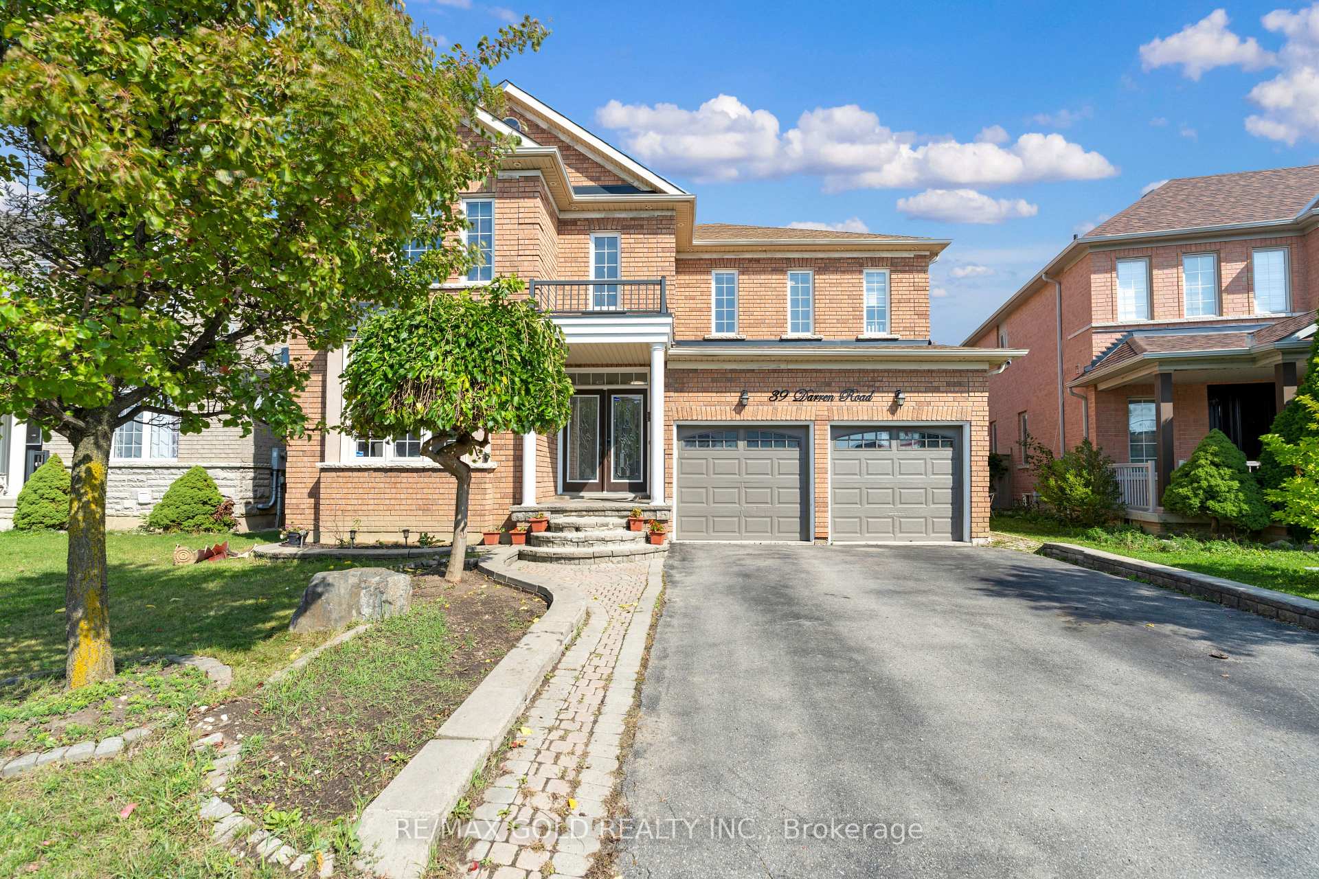 Photo 2 of 39 Darren Road, Brampton, Vales of Castlemore North — HOMEH
