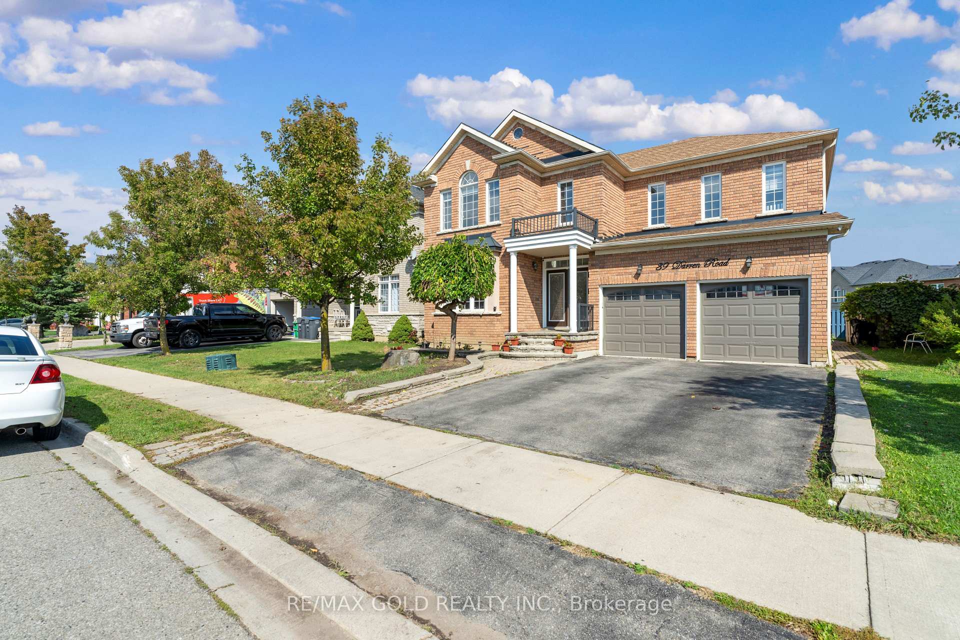 Photo 3 of 39 Darren Road, Brampton, Vales of Castlemore North — HOMEH