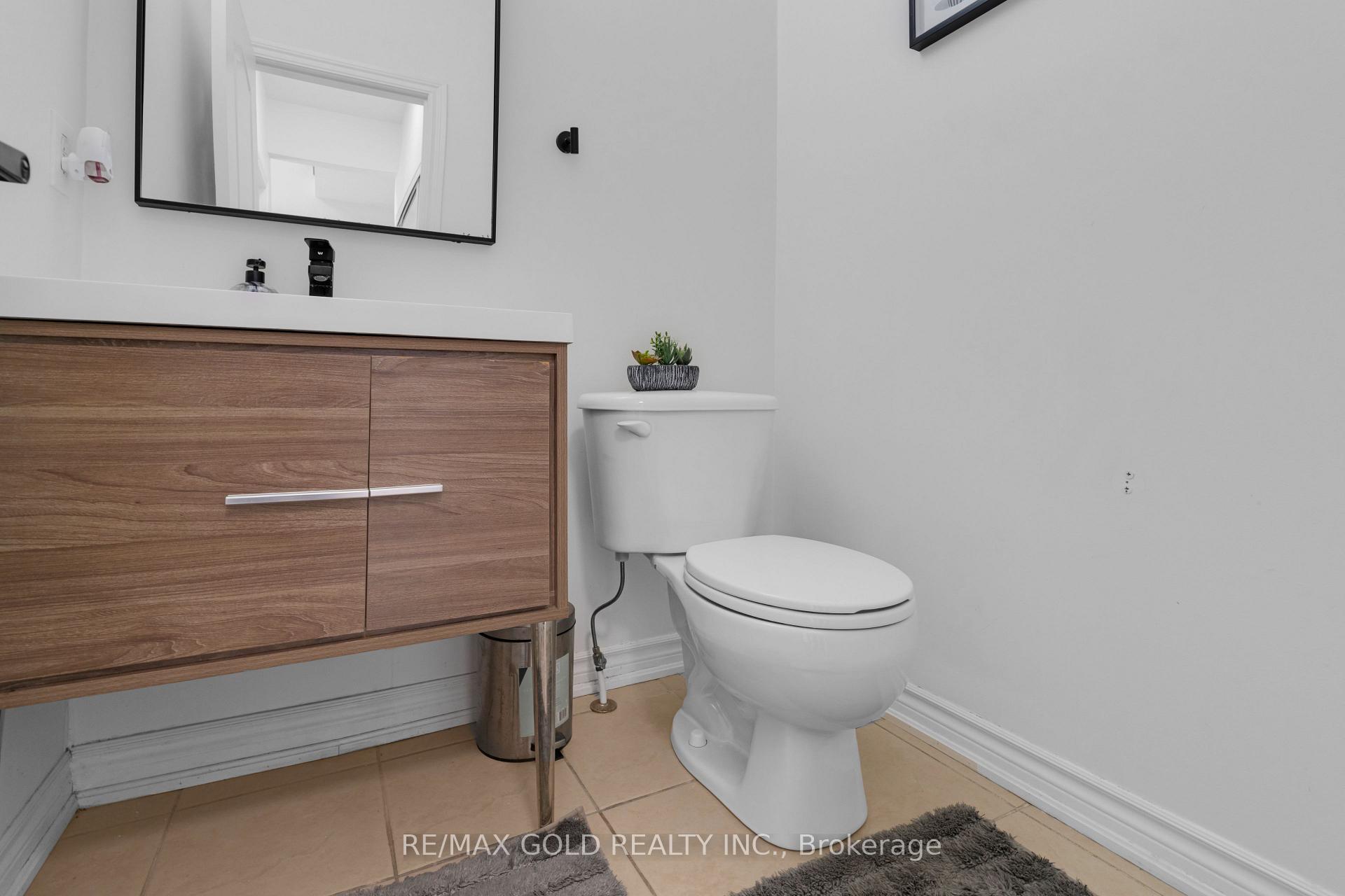 Photo 8 of 39 Darren Road, Brampton, Vales of Castlemore North — HOMEH