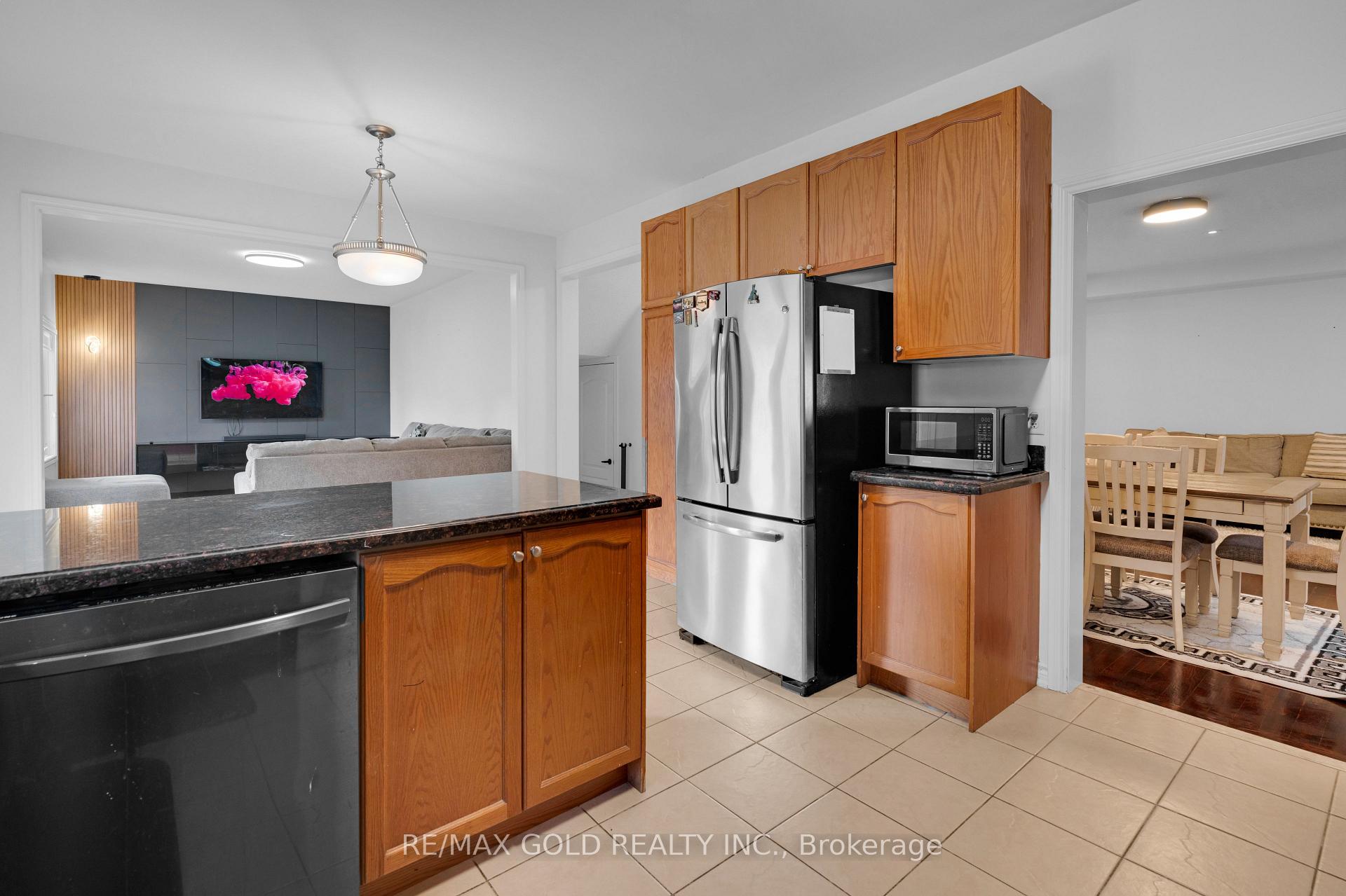 Photo 17 of 39 Darren Road, Brampton, Vales of Castlemore North — HOMEH