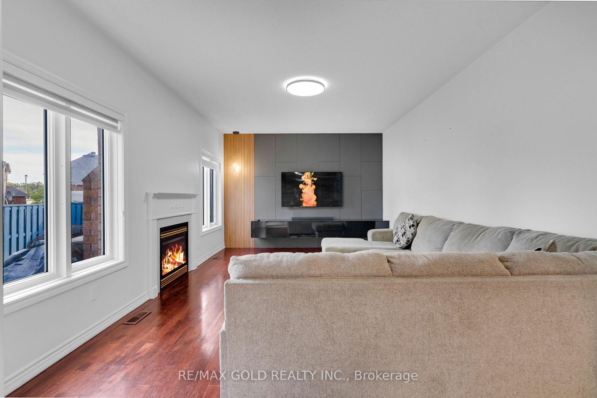 Photo 19 of 39 Darren Road, Brampton, Vales of Castlemore North — HOMEH