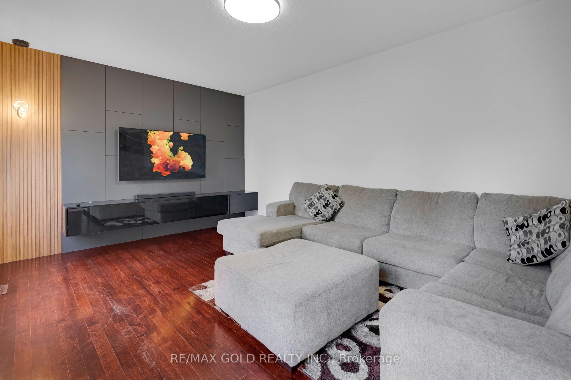 Photo 21 of 39 Darren Road, Brampton, Vales of Castlemore North — HOMEH