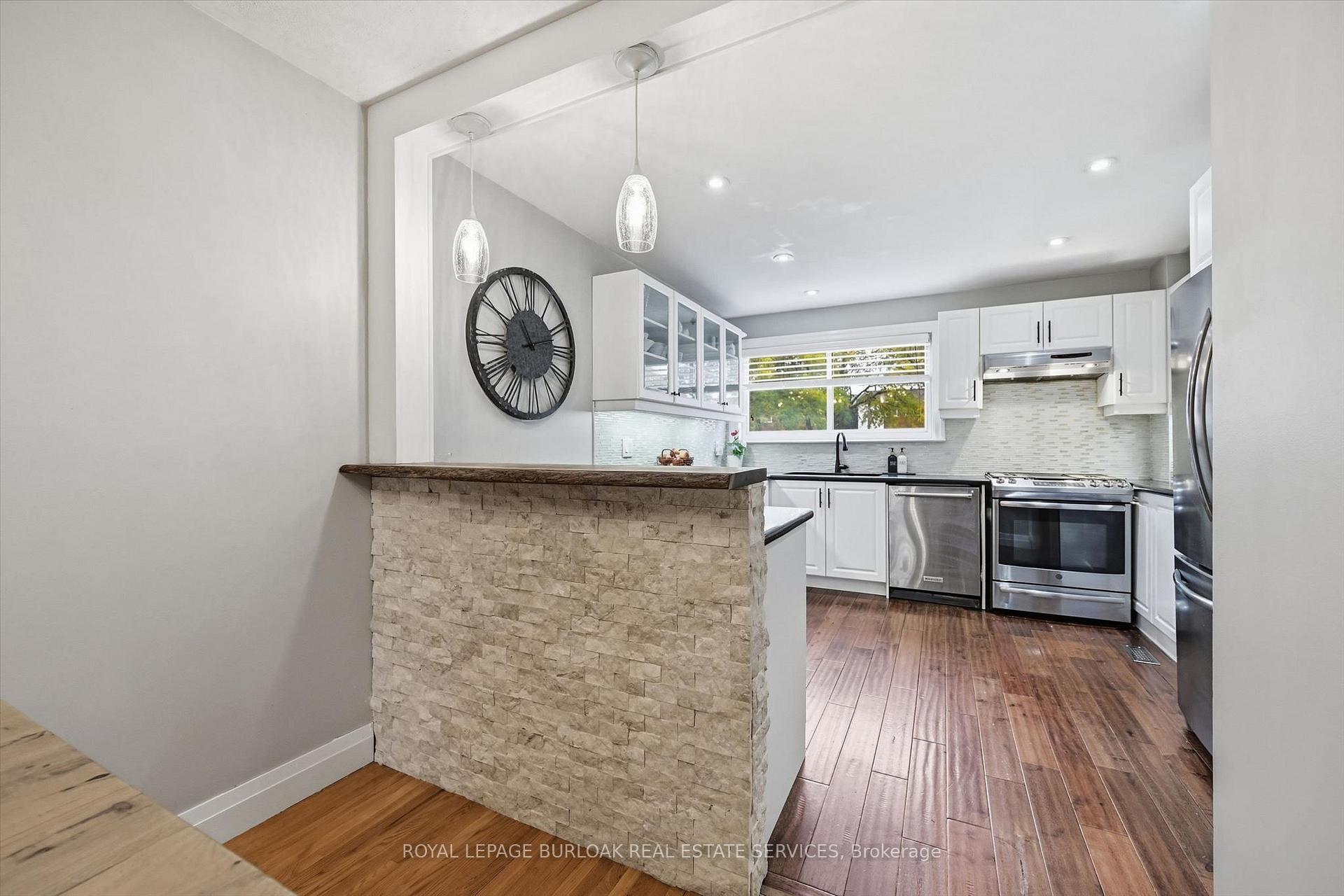 Photo 14 of 5474 Schueller Crescent, Burlington, Appleby — HOMEH