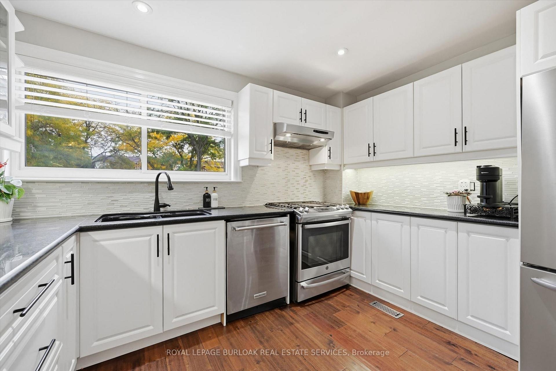 Photo 16 of 5474 Schueller Crescent, Burlington, Appleby — HOMEH