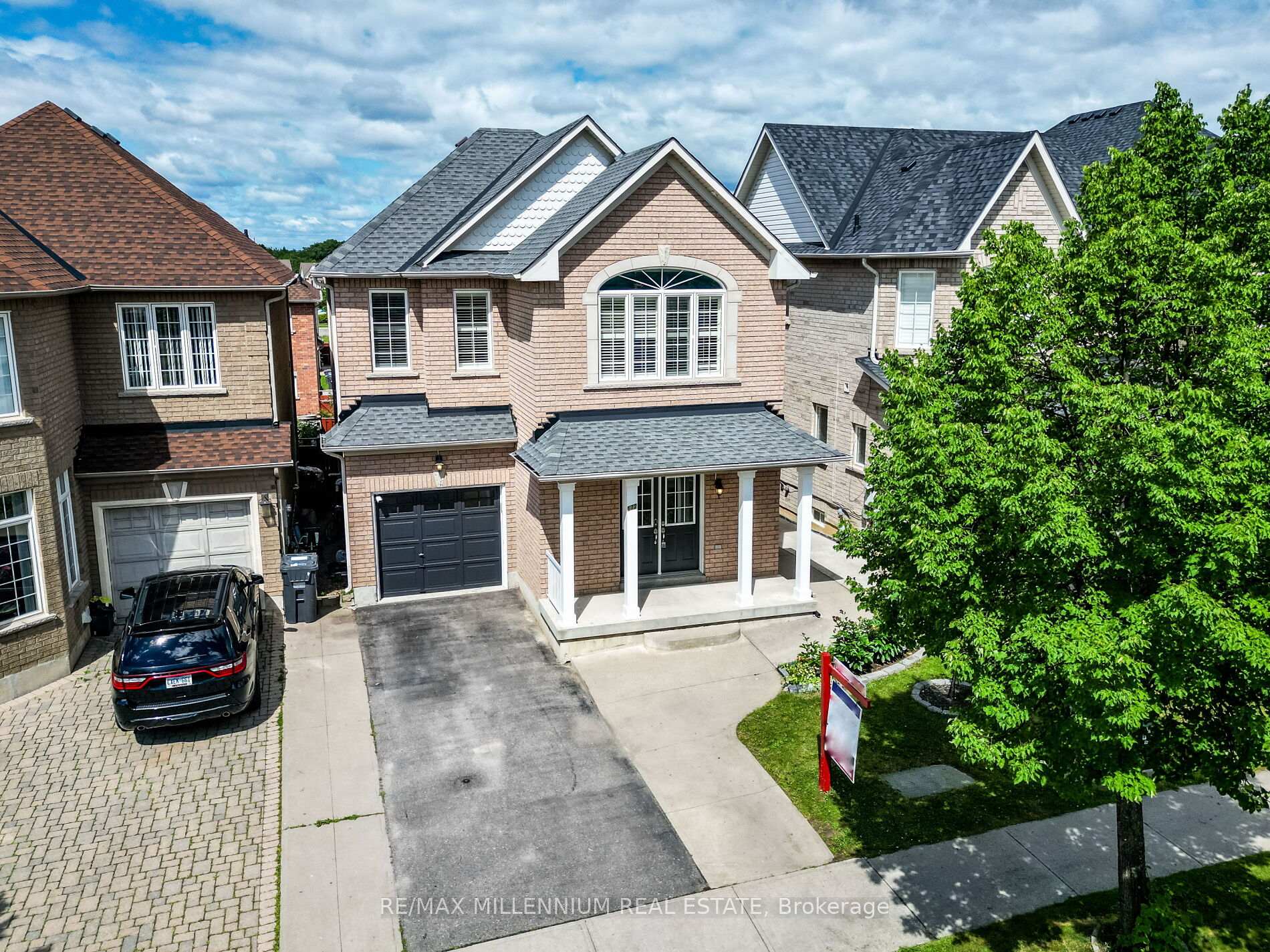 Photo 2 of 172 Pefferlaw Circle, Brampton, Bram West — HOMEH