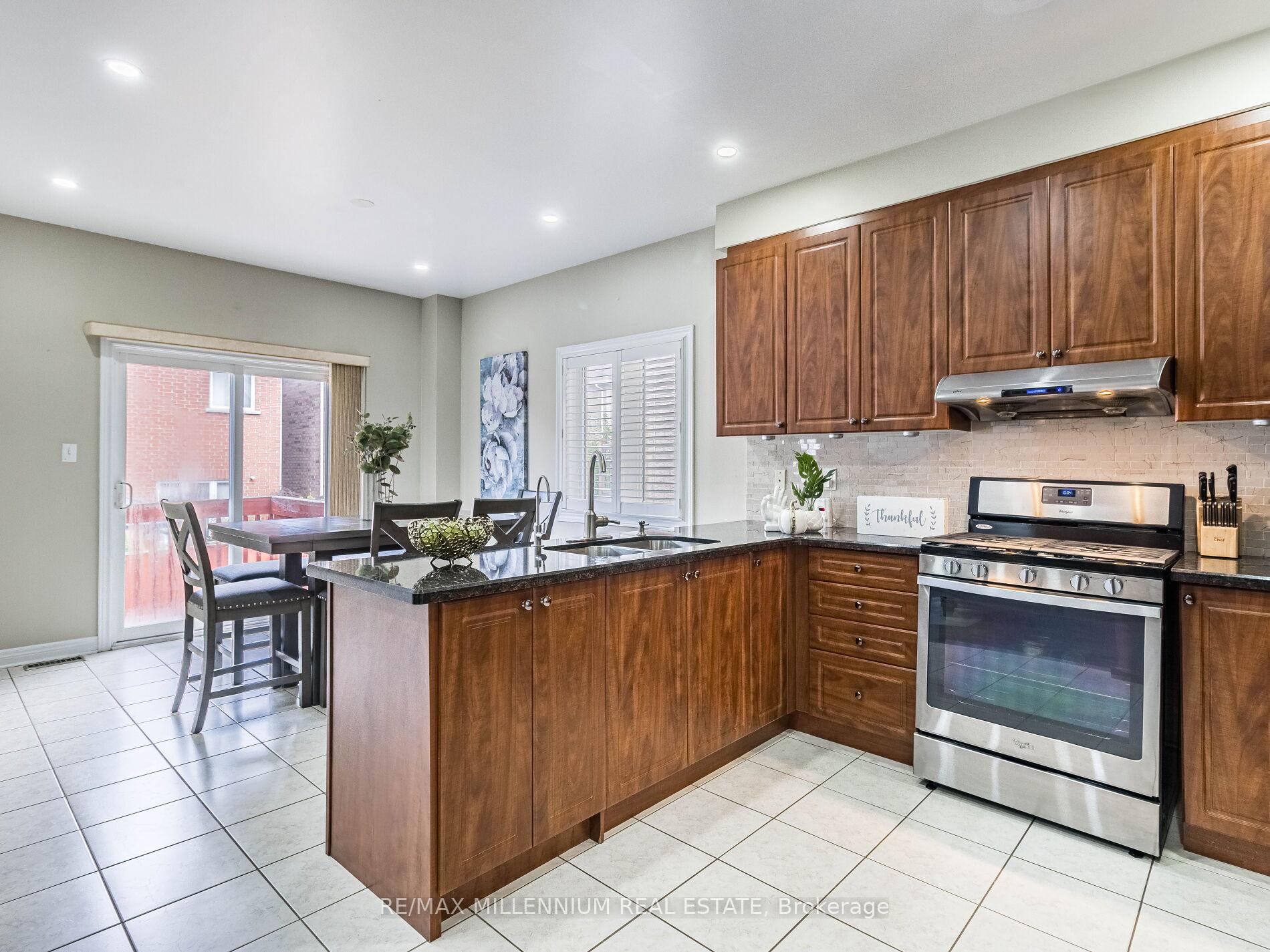Photo 9 of 172 Pefferlaw Circle, Brampton, Bram West — HOMEH