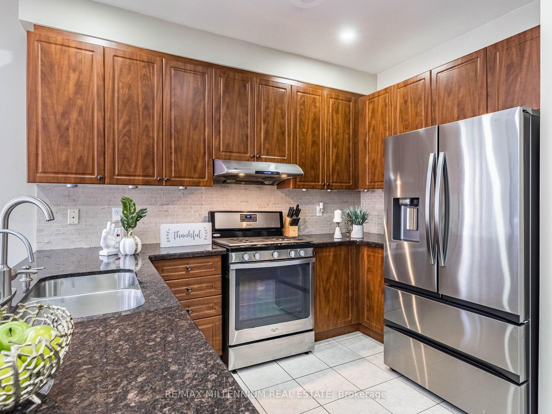 Photo 10 of 172 Pefferlaw Circle, Brampton, Bram West — HOMEH