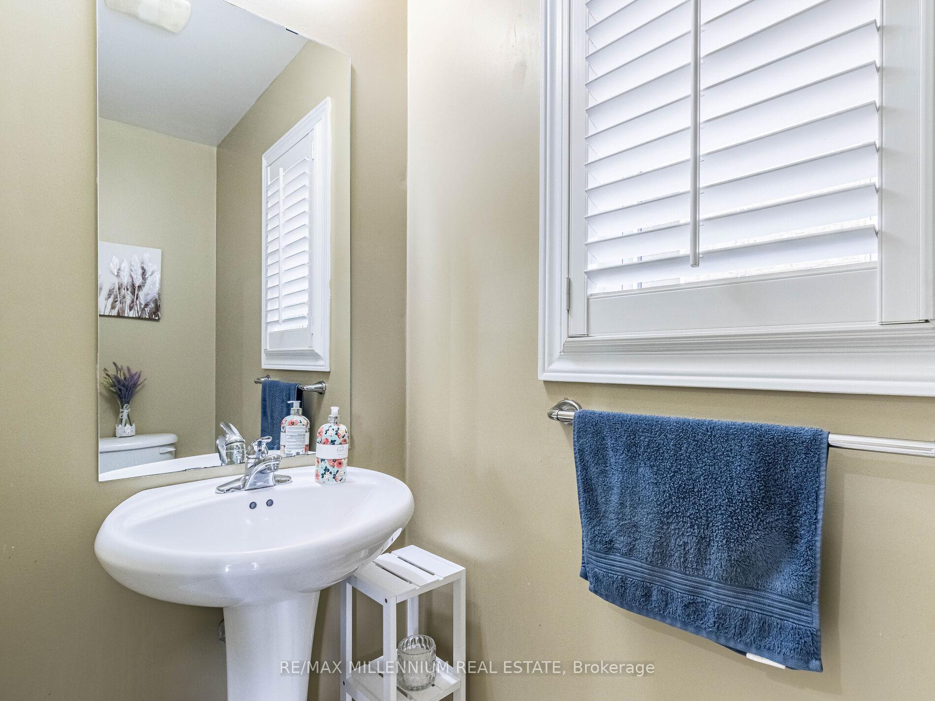 Photo 17 of 172 Pefferlaw Circle, Brampton, Bram West — HOMEH