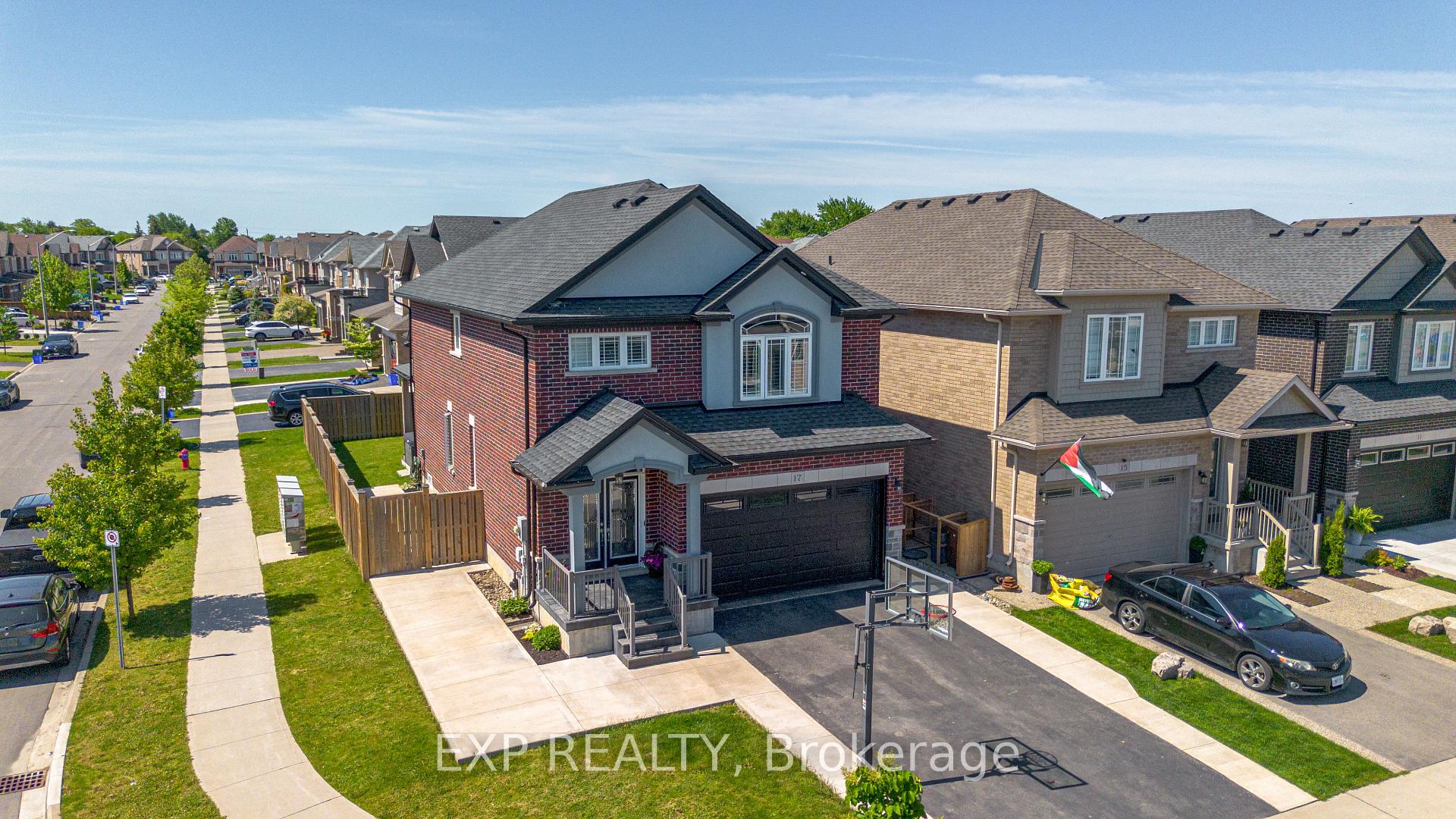 Photo 2 of 17 Narbonne Crescent, Hamilton, Stoney Creek Mountain — HOMEH