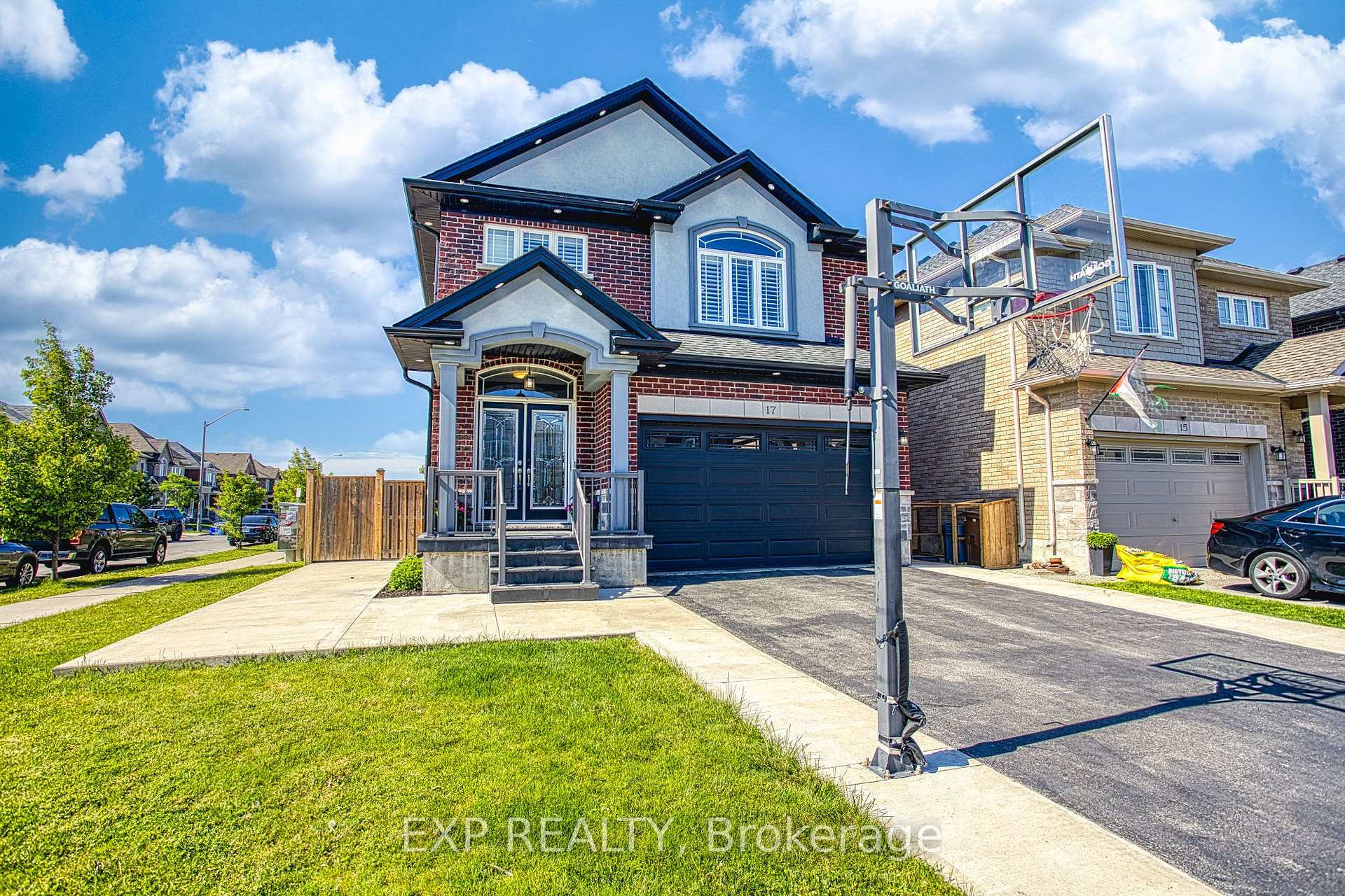Photo 3 of 17 Narbonne Crescent, Hamilton, Stoney Creek Mountain — HOMEH