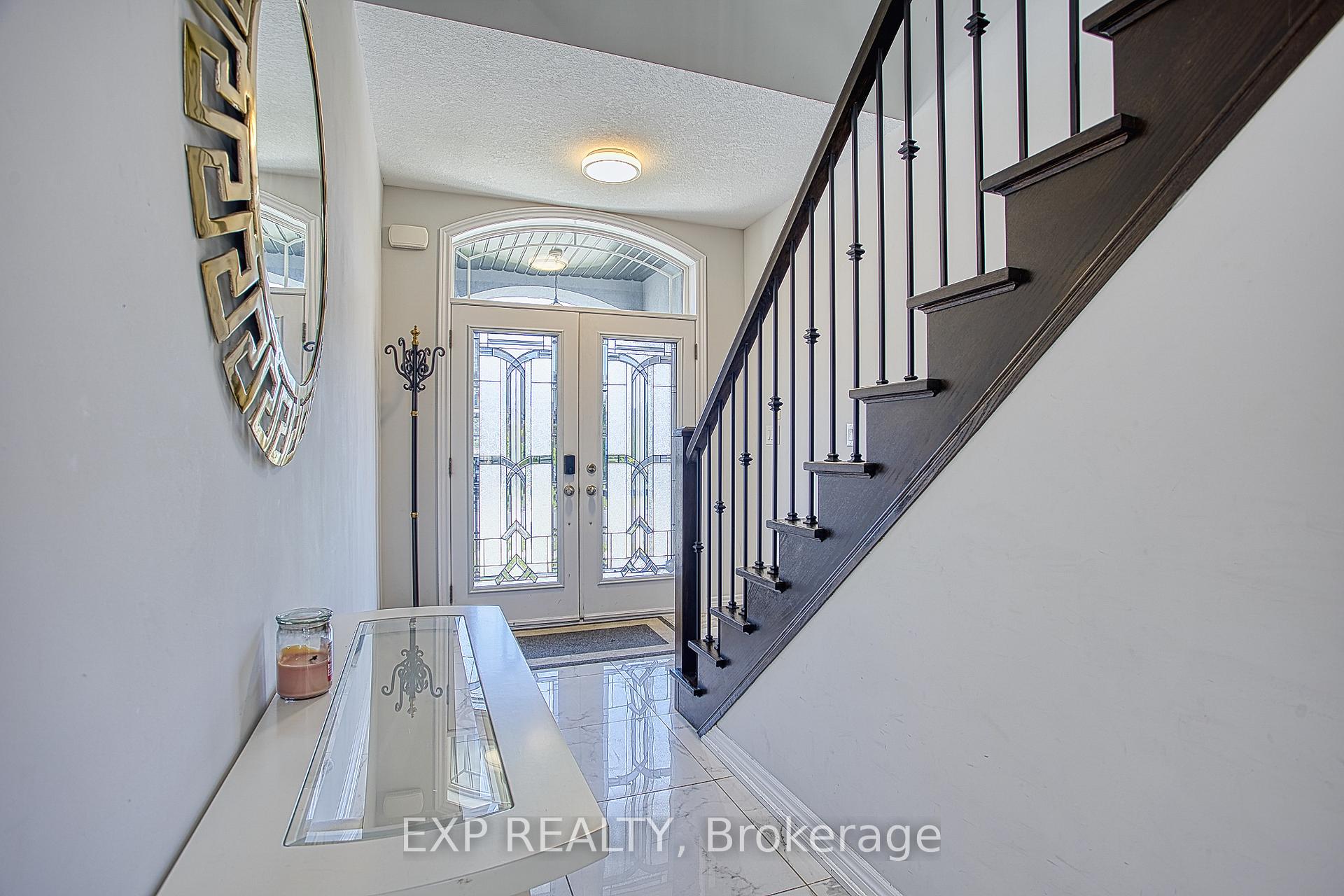Photo 5 of 17 Narbonne Crescent, Hamilton, Stoney Creek Mountain — HOMEH