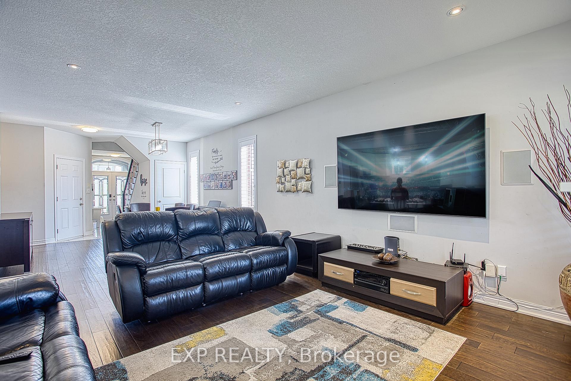Photo 13 of 17 Narbonne Crescent, Hamilton, Stoney Creek Mountain — HOMEH