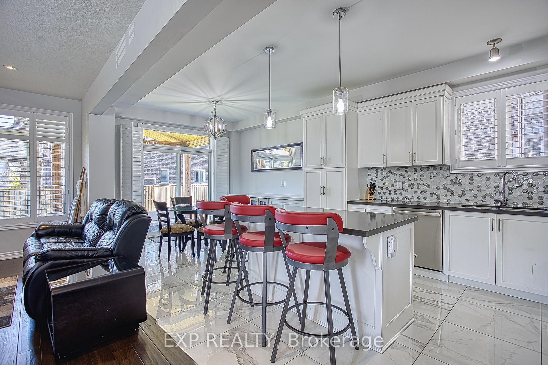 Photo 15 of 17 Narbonne Crescent, Hamilton, Stoney Creek Mountain — HOMEH