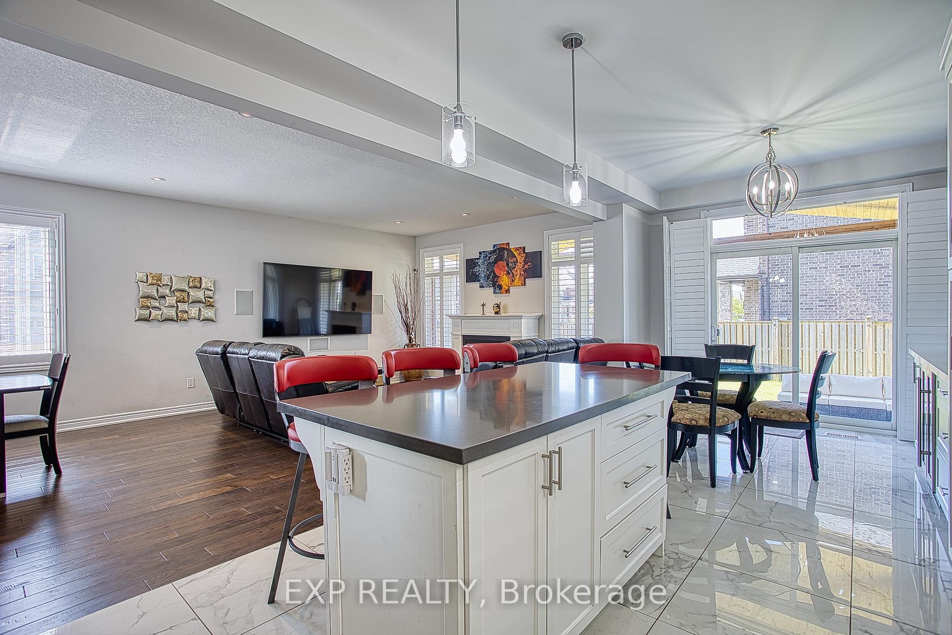 Photo 16 of 17 Narbonne Crescent, Hamilton, Stoney Creek Mountain — HOMEH