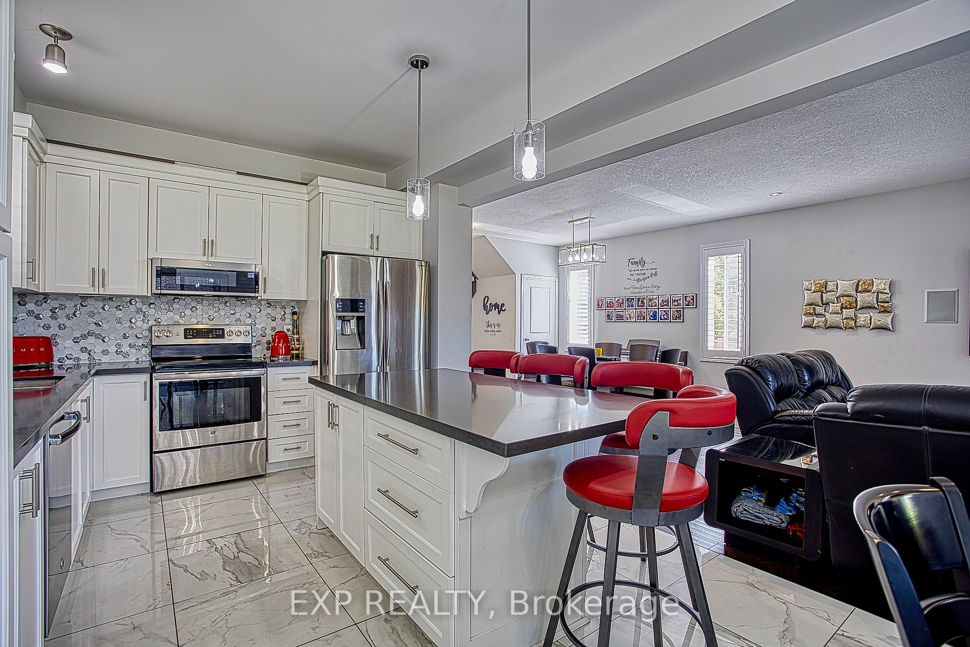 Photo 18 of 17 Narbonne Crescent, Hamilton, Stoney Creek Mountain — HOMEH