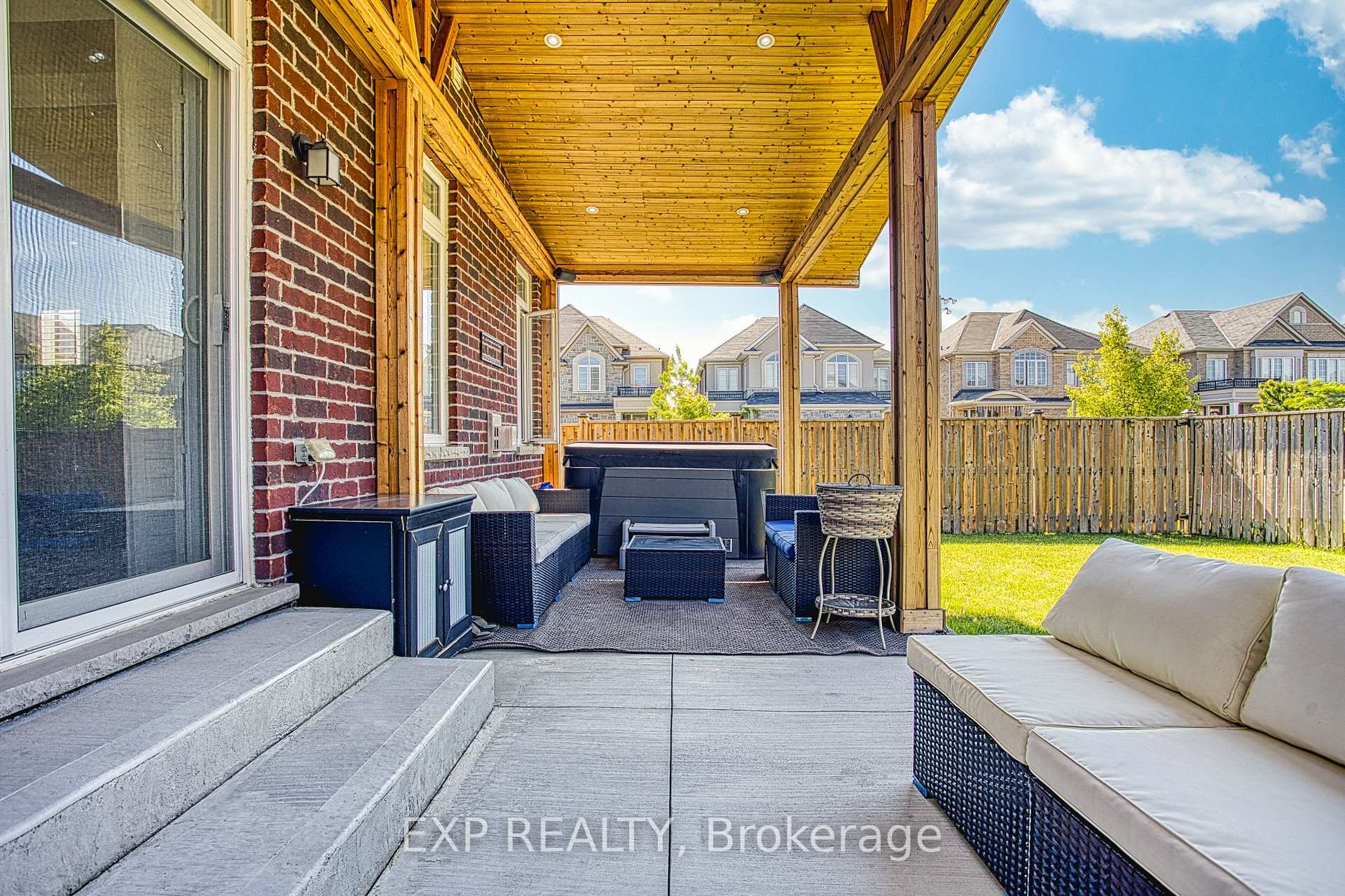 Photo 35 of 17 Narbonne Crescent, Hamilton, Stoney Creek Mountain — HOMEH