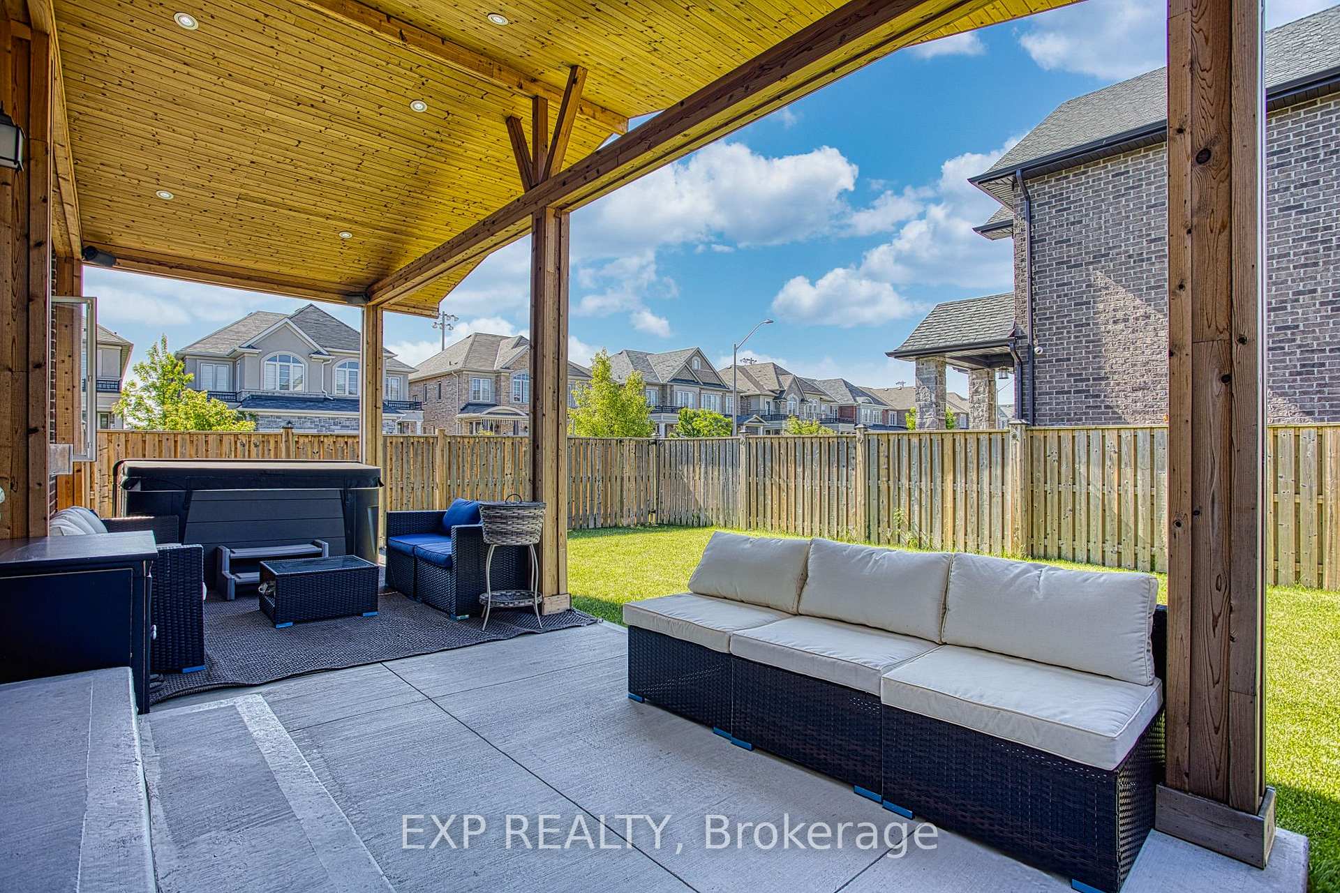 Photo 38 of 17 Narbonne Crescent, Hamilton, Stoney Creek Mountain — HOMEH
