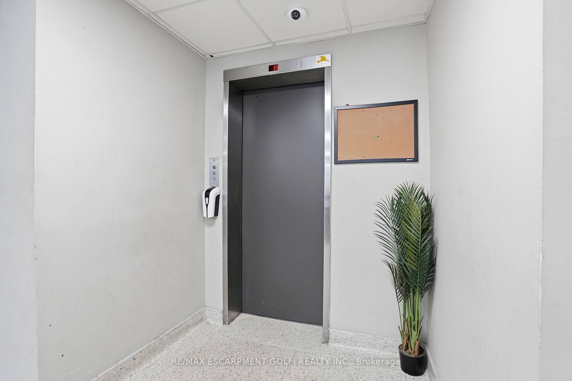 Photo 5 of Unit 303, 30 Summit Abbey, Hamilton, Eastmount — HOMEH