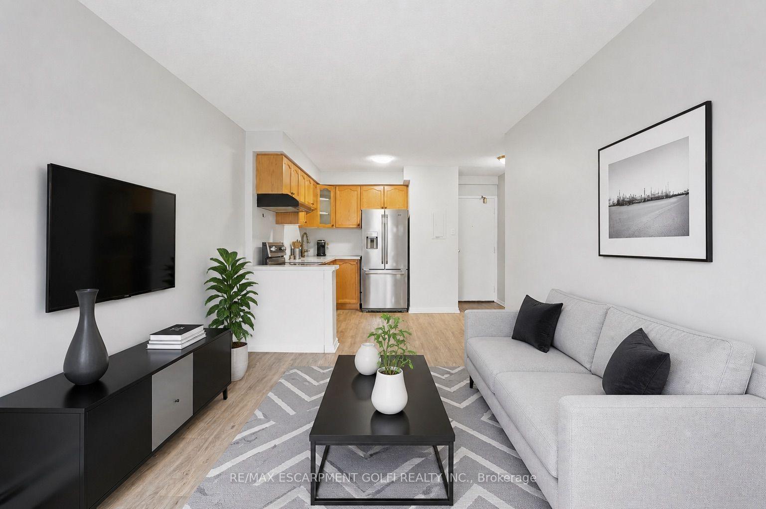 Photo 11 of Unit 303, 30 Summit Abbey, Hamilton, Eastmount — HOMEH