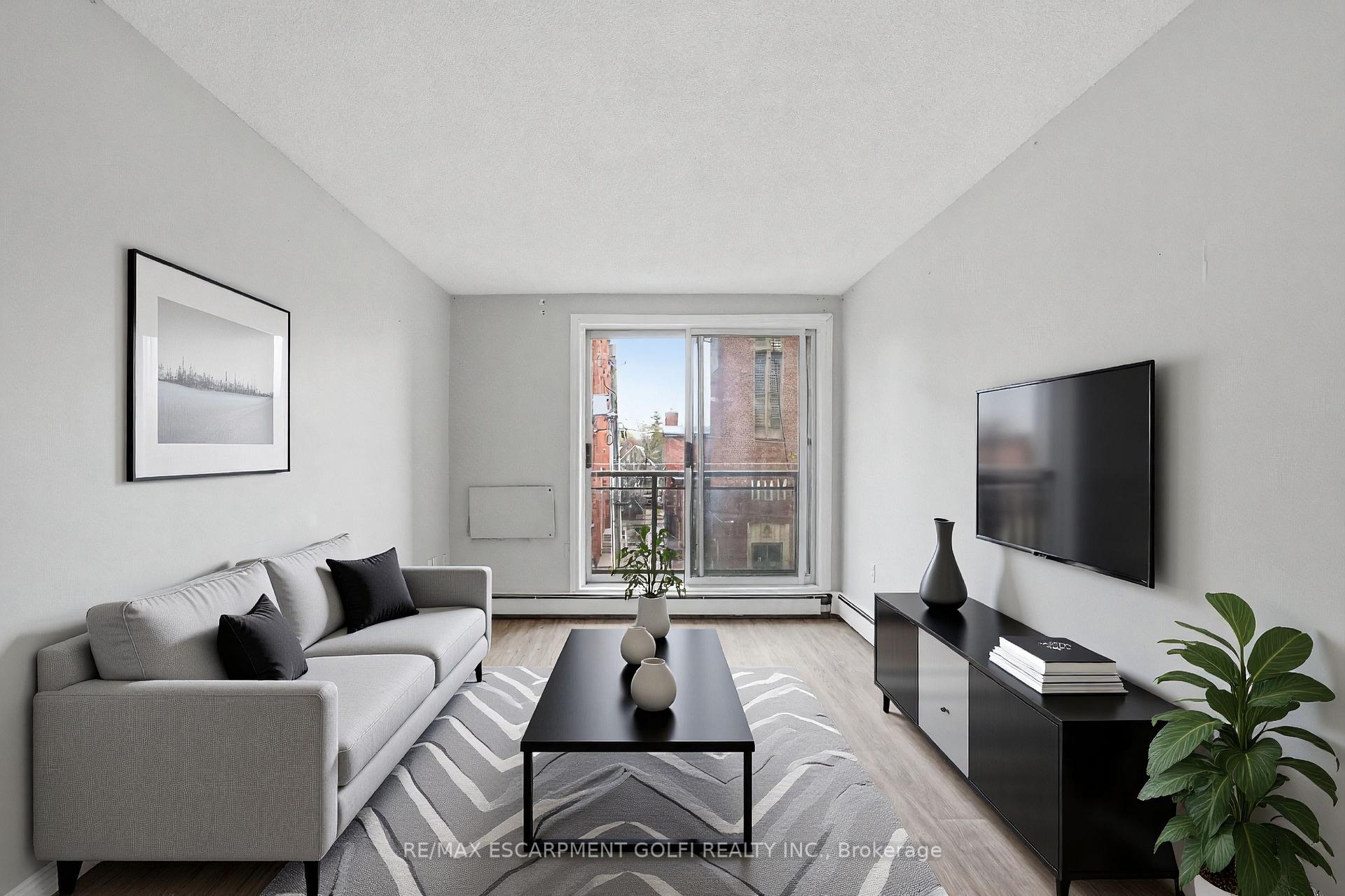 Photo 12 of Unit 303, 30 Summit Abbey, Hamilton, Eastmount — HOMEH