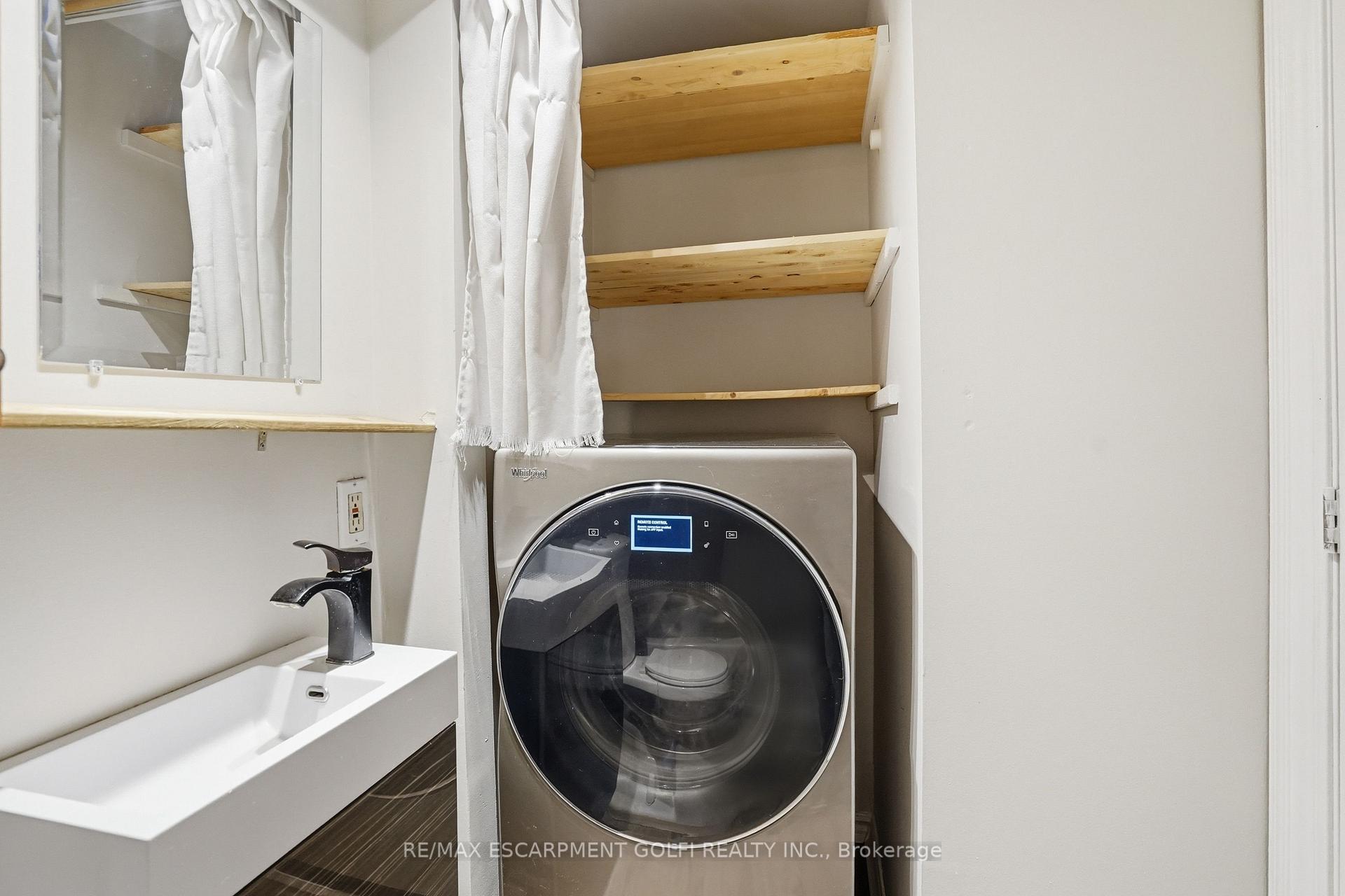 Photo 17 of Unit 303, 30 Summit Abbey, Hamilton, Eastmount — HOMEH