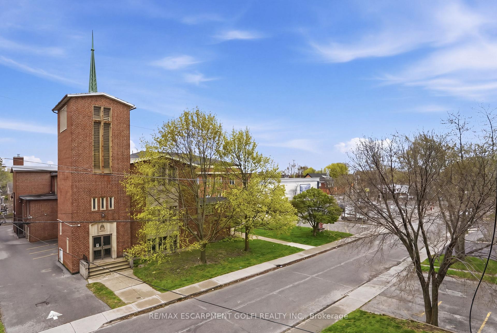 Photo 20 of Unit 303, 30 Summit Abbey, Hamilton, Eastmount — HOMEH