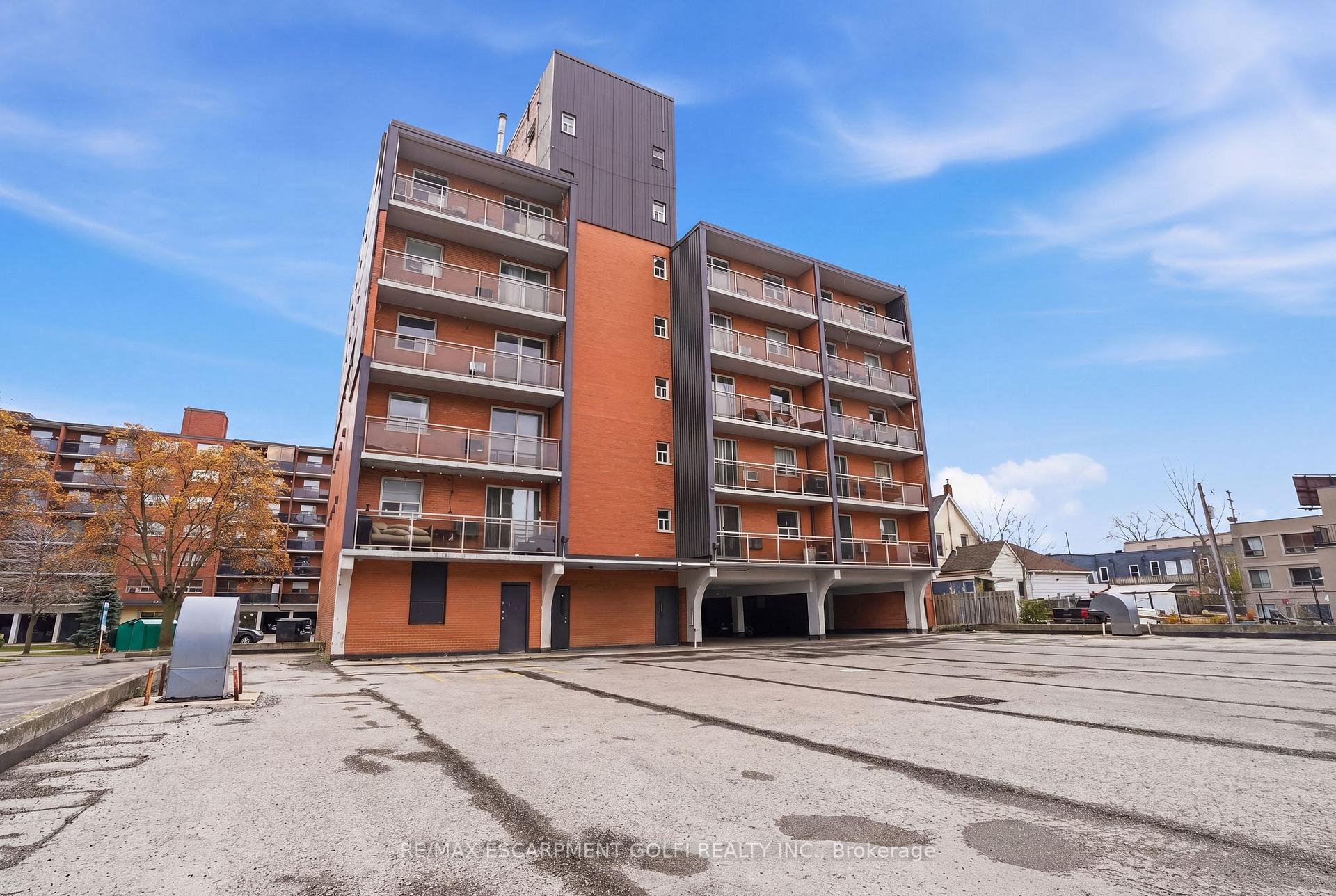 Photo 22 of Unit 303, 30 Summit Abbey, Hamilton, Eastmount — HOMEH