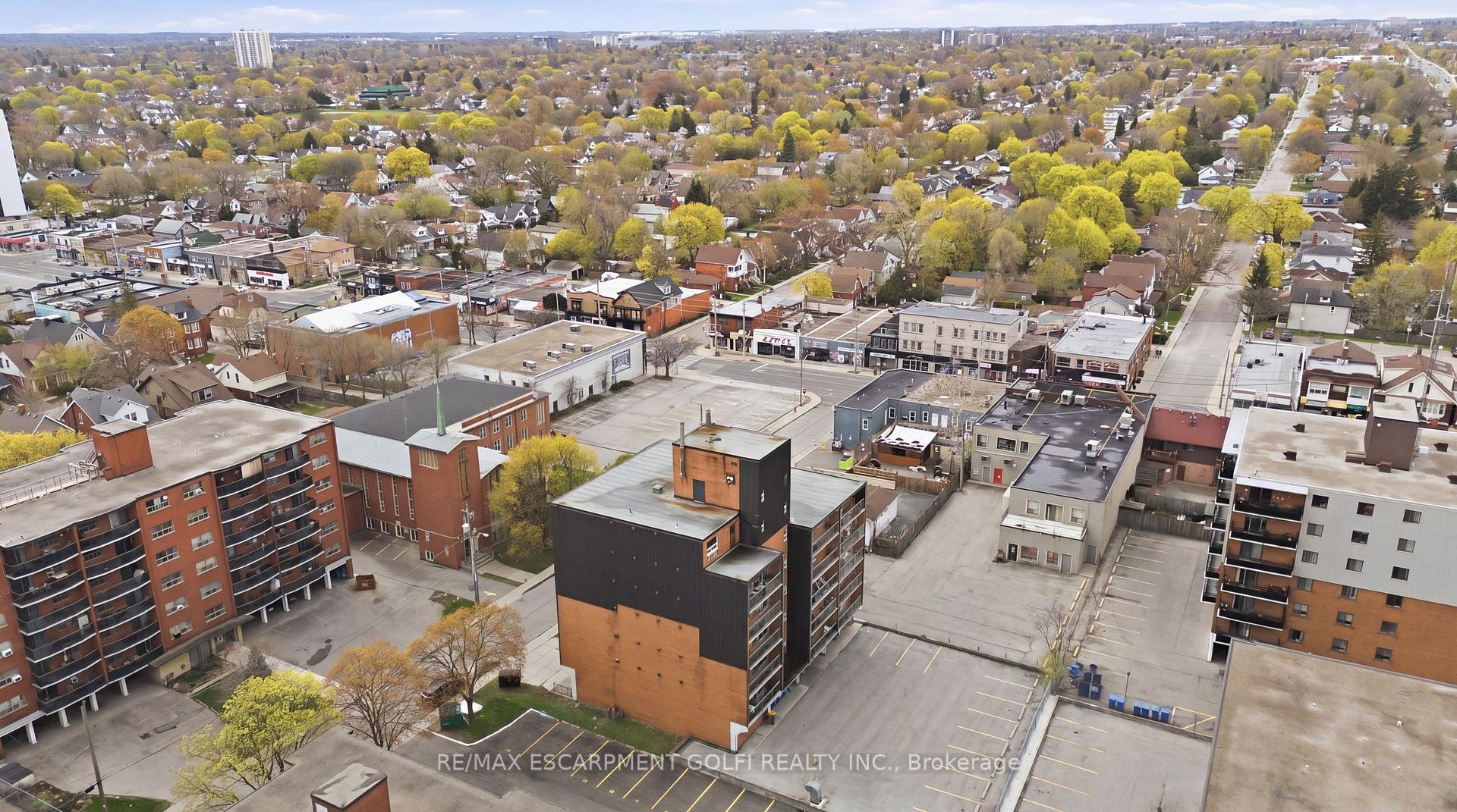 Photo 23 of Unit 303, 30 Summit Abbey, Hamilton, Eastmount — HOMEH