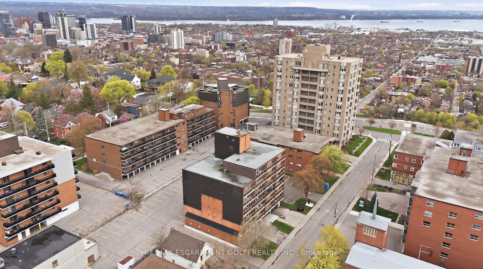 Photo 24 of Unit 303, 30 Summit Abbey, Hamilton, Eastmount — HOMEH