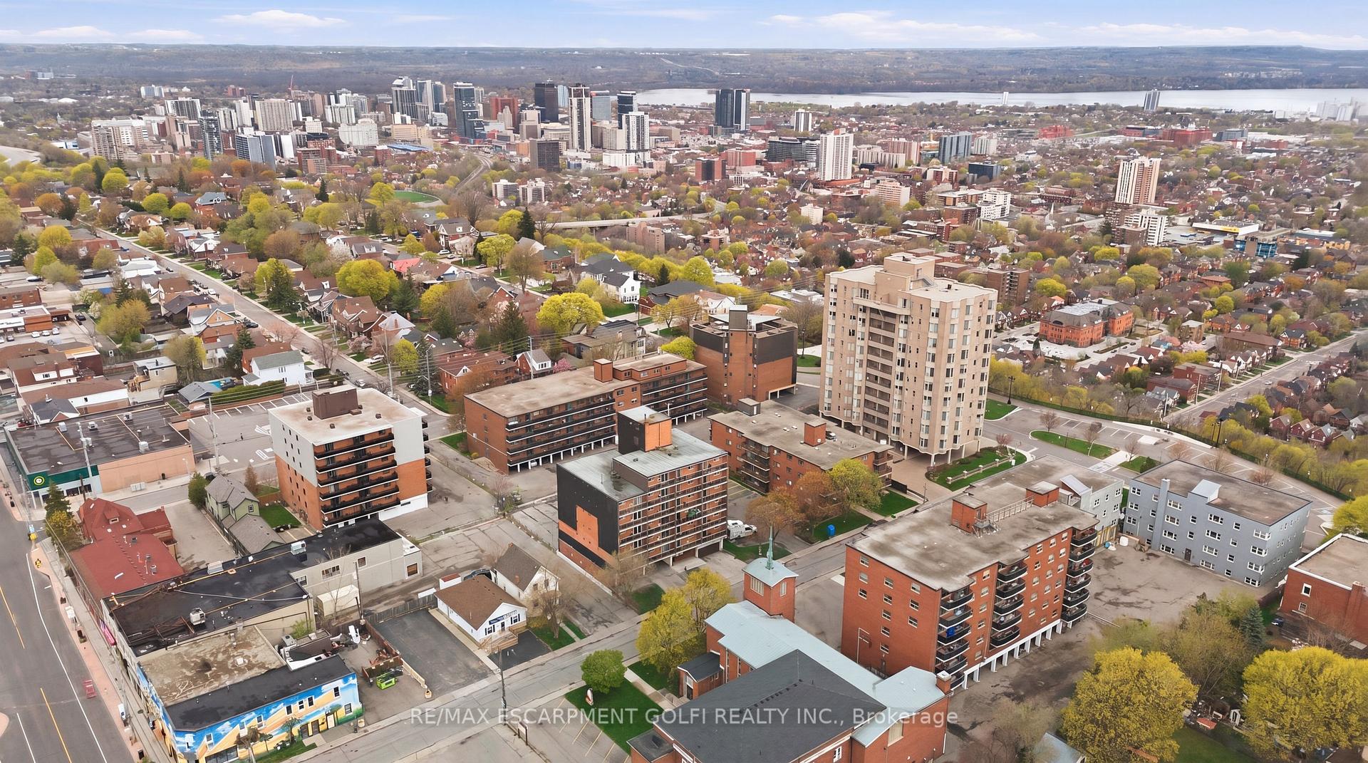 Photo 25 of Unit 303, 30 Summit Abbey, Hamilton, Eastmount — HOMEH