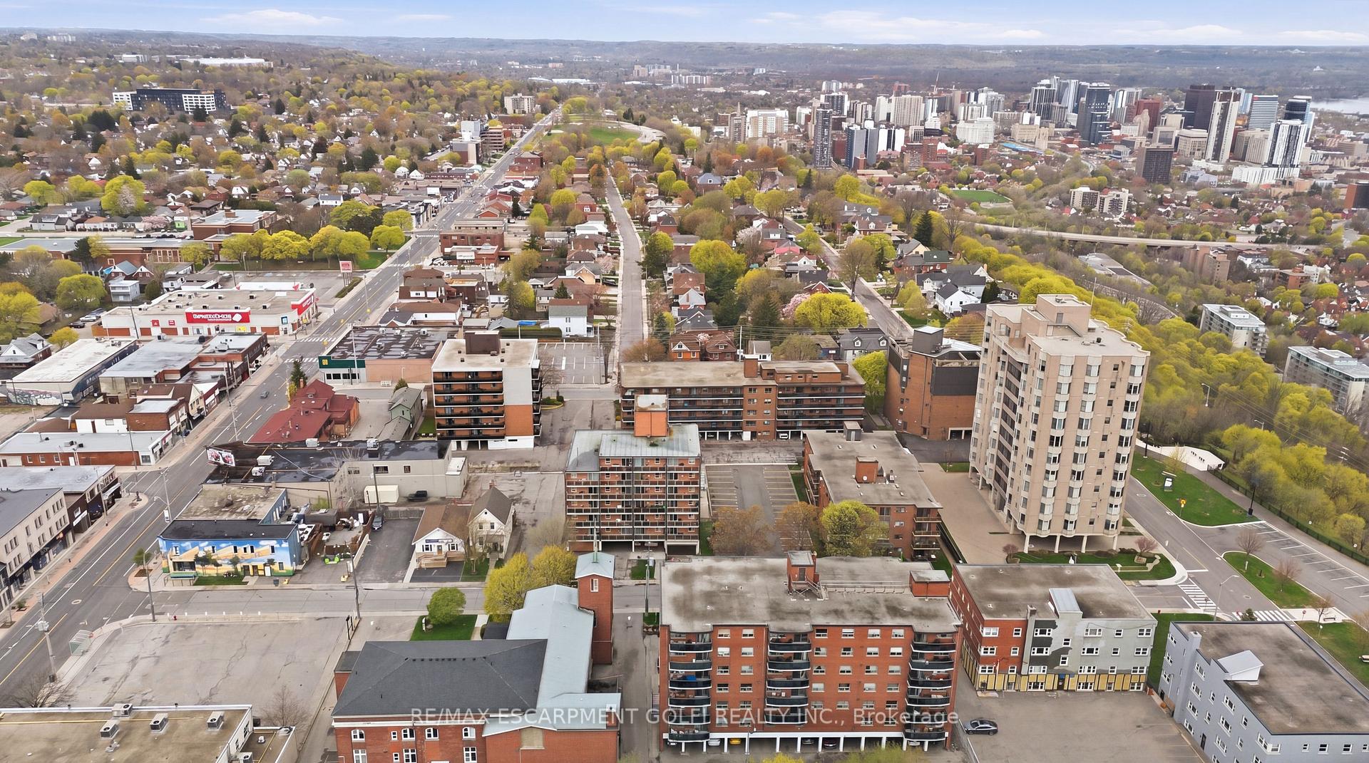 Photo 26 of Unit 303, 30 Summit Abbey, Hamilton, Eastmount — HOMEH