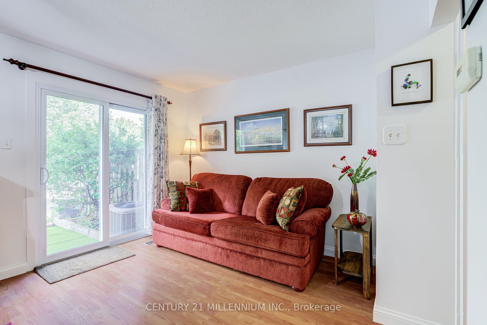 Photo 6 of 35 Tara Park Crescent, Brampton, Brampton North — HOMEH