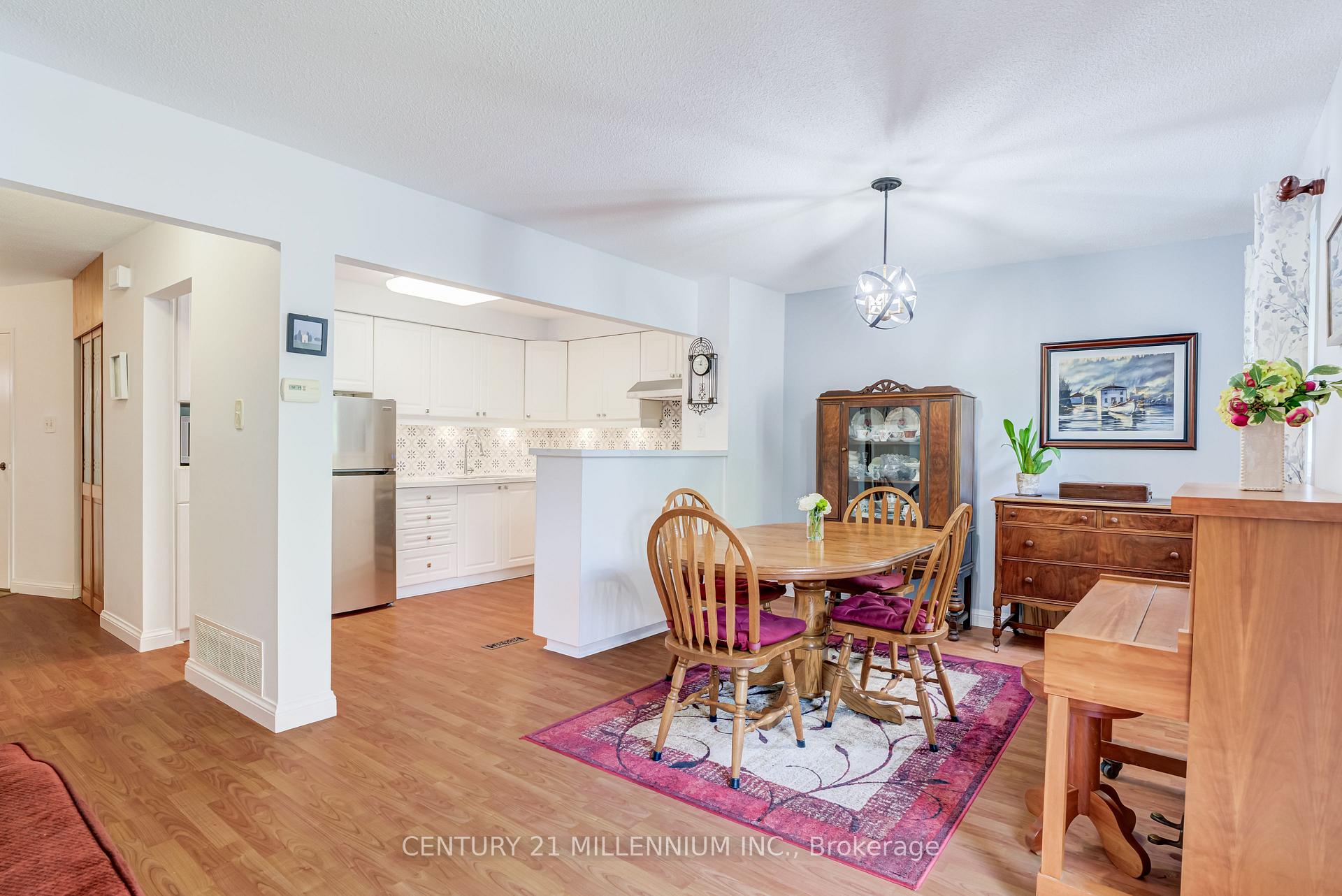 Photo 7 of 35 Tara Park Crescent, Brampton, Brampton North — HOMEH