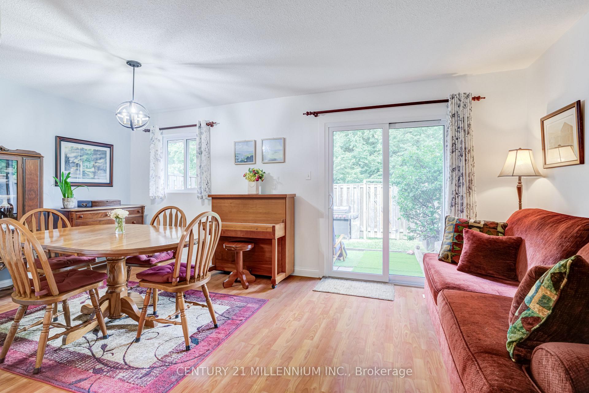 Photo 9 of 35 Tara Park Crescent, Brampton, Brampton North — HOMEH